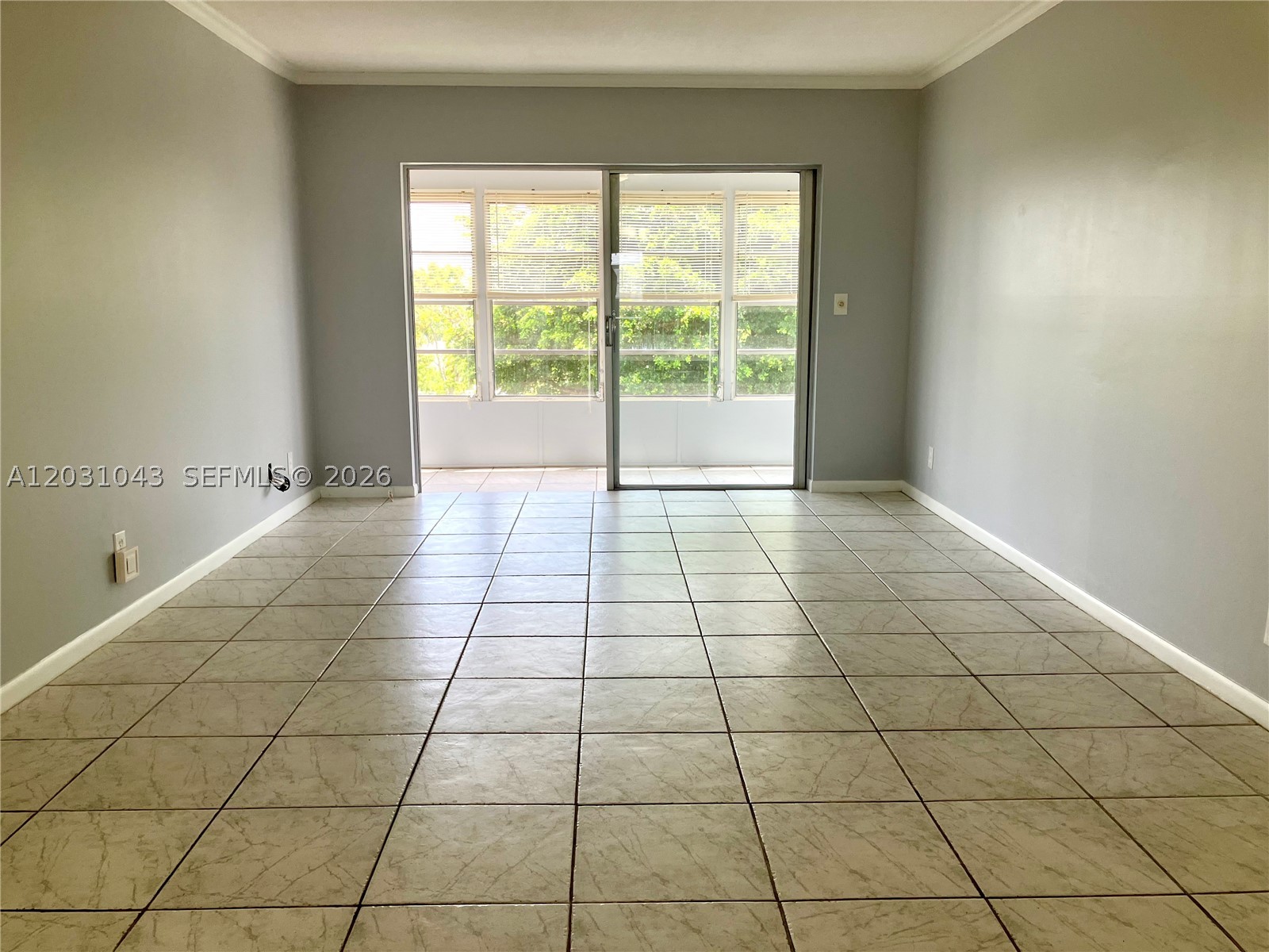 LAUDERDALE OAKS CONDO 5 - Residential