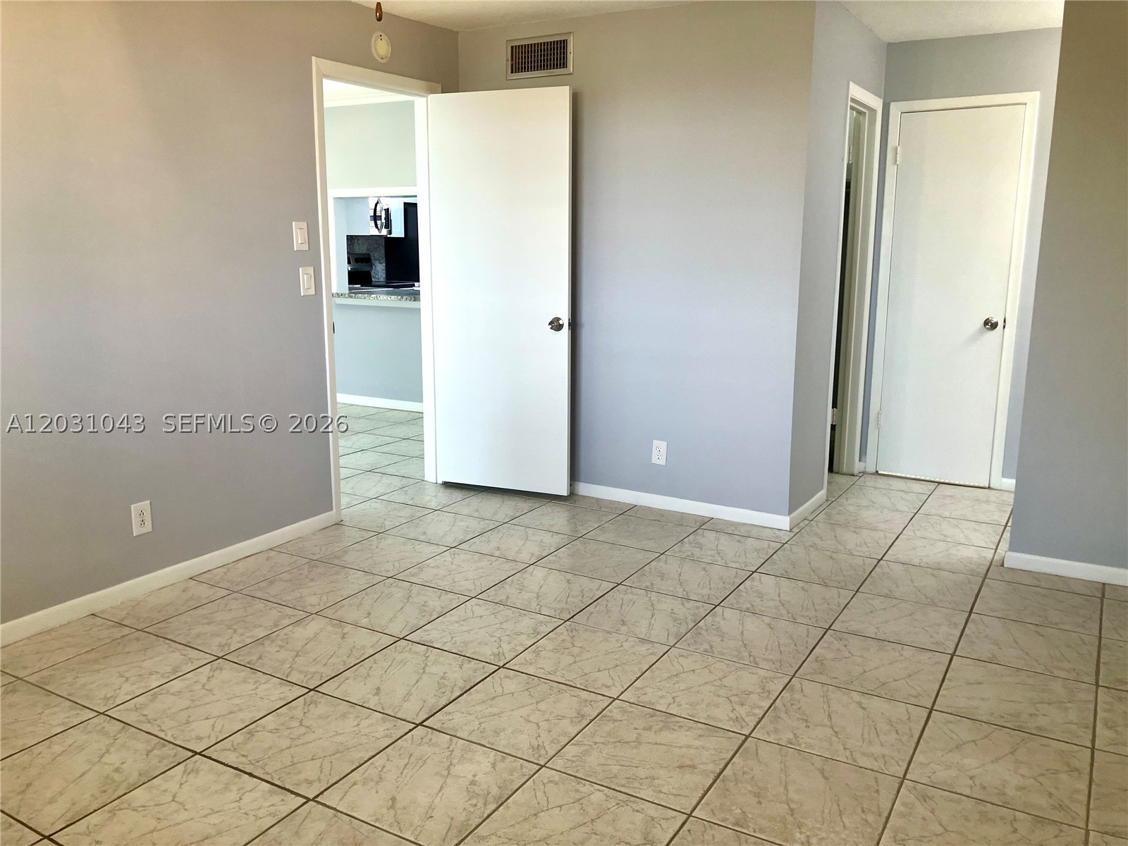 LAUDERDALE OAKS CONDO 5 - Residential
