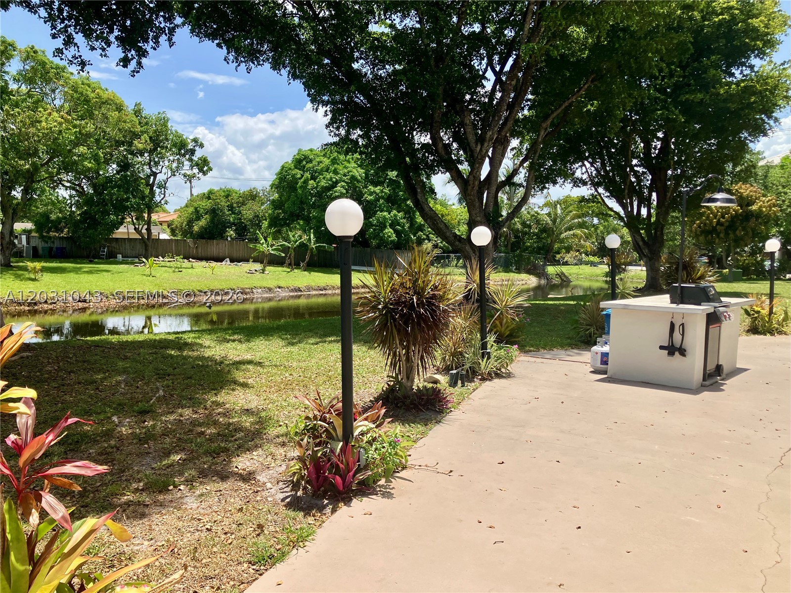 LAUDERDALE OAKS CONDO 5 - Residential