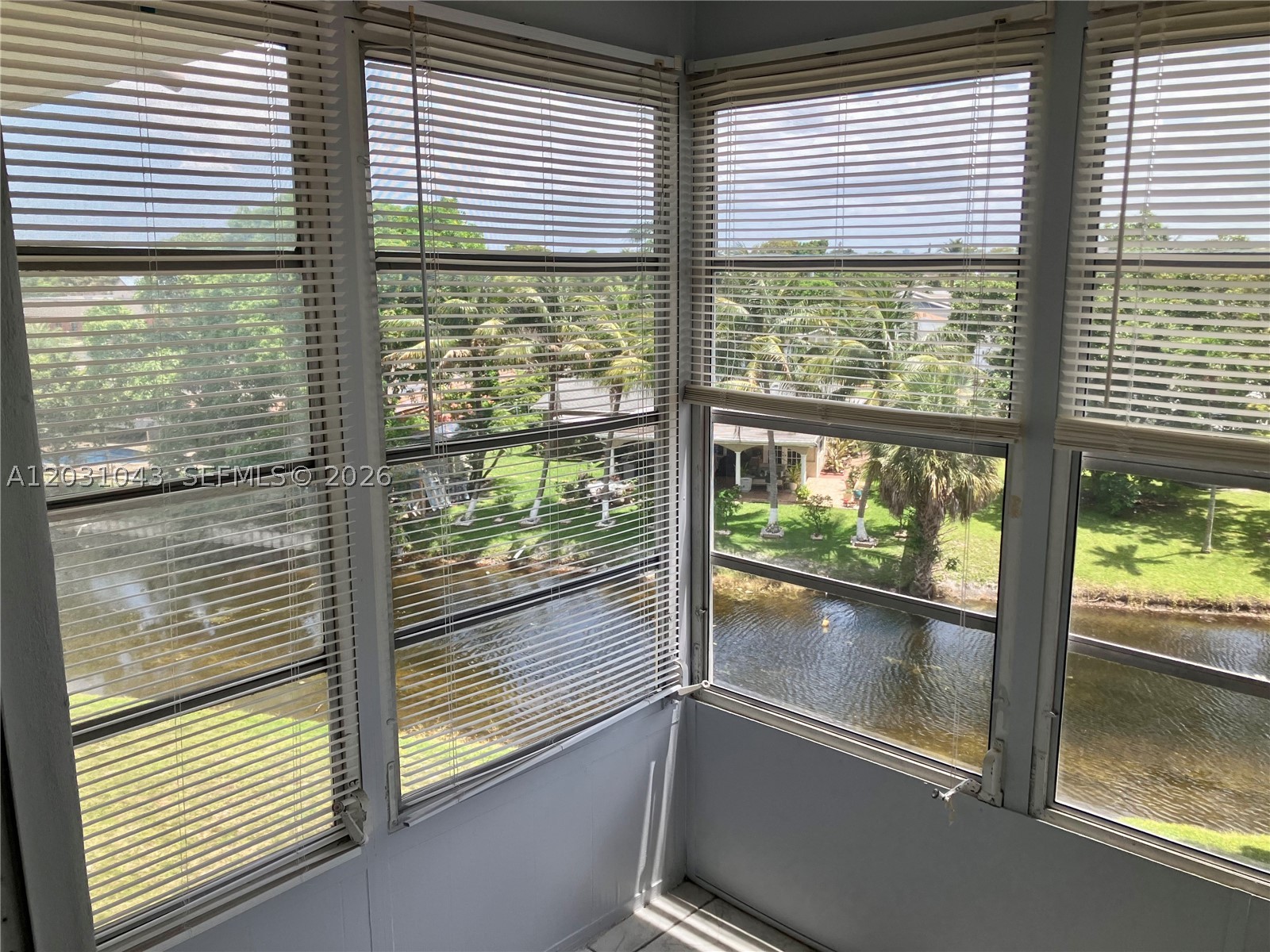 LAUDERDALE OAKS CONDO 5 - Residential