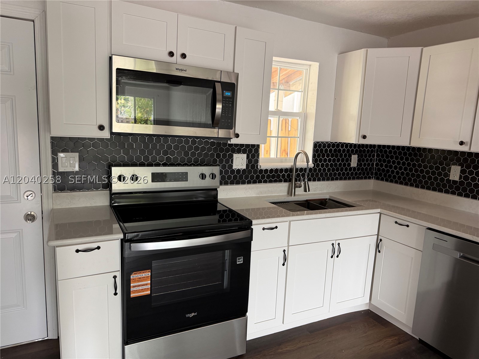 THE LOFTS TOWN VILLAS CON - Residential