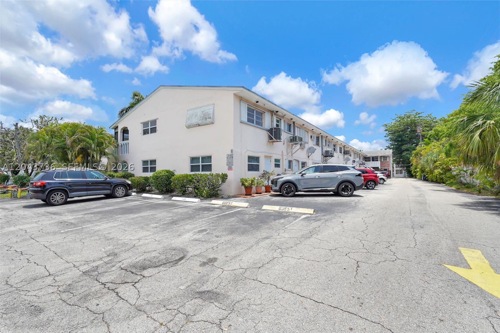 ELDORADO COUNTRY CLUB APT - Residential