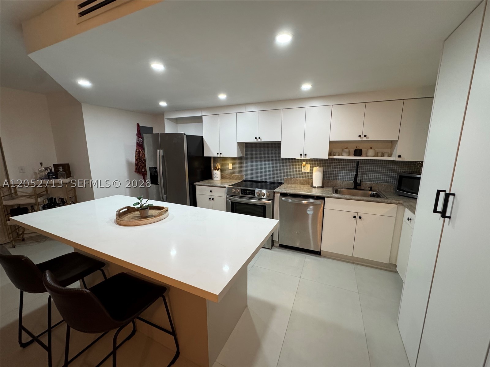 CATALONIA LAKE VILLAS - Residential Lease