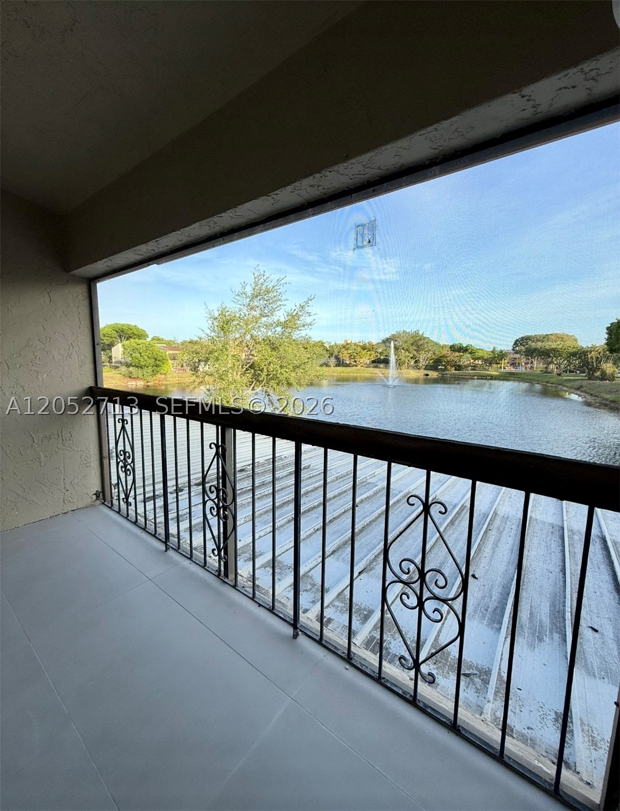 CATALONIA LAKE VILLAS - Residential Lease