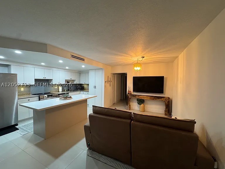 CATALONIA LAKE VILLAS - Residential Lease