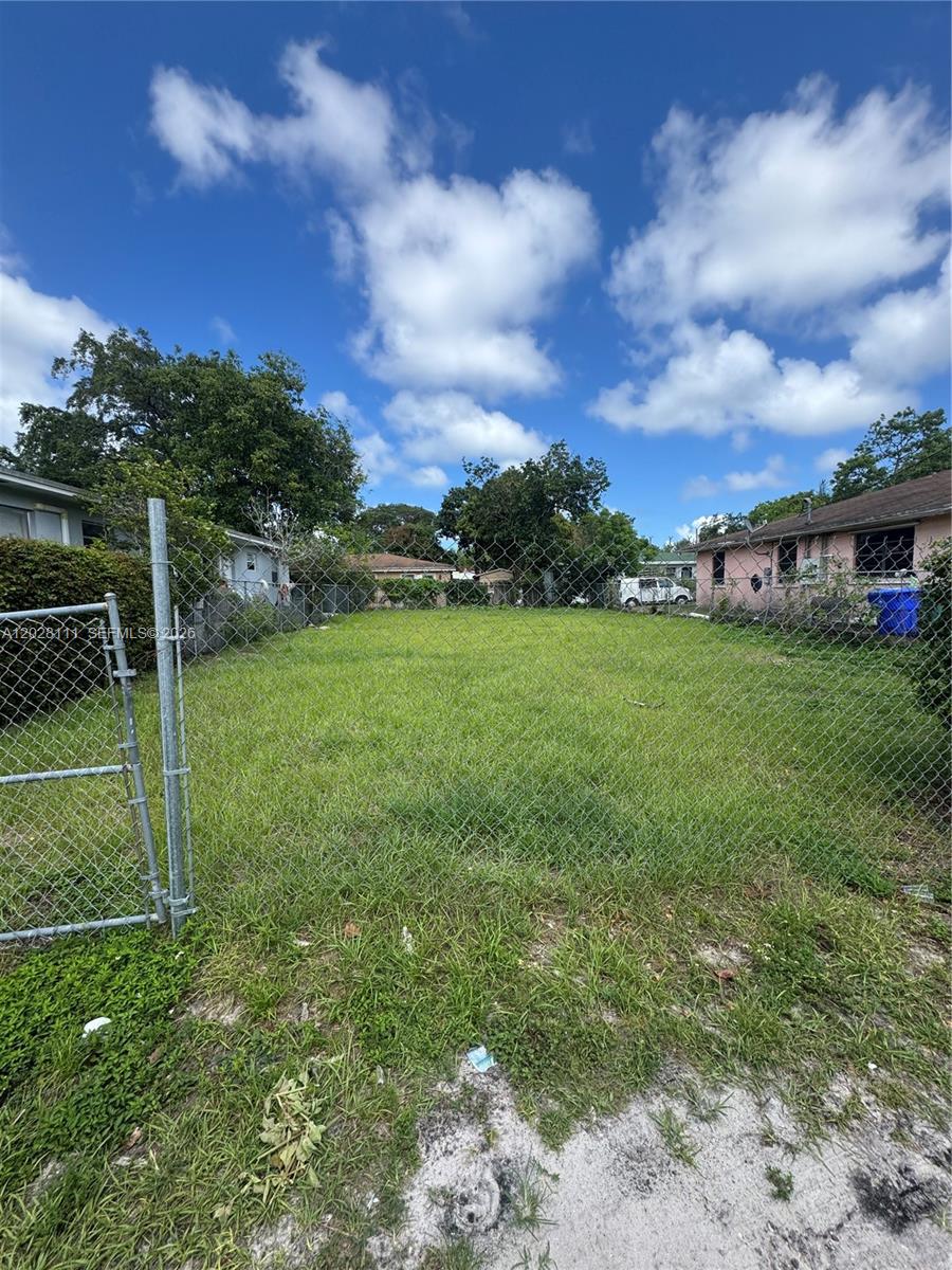 ZONED DUPLEX-Excellent redevelopment or investment opportunity in Miami’s growing Little River area. This 4,700 SF residential lot is centrally located with convenient access to major highways, shopping, dining, and Downtown Miami. Ideal for investors, builders, or end users looking to capitalize on the area's continued growth and development. DEVELOPMENT ALL READY HAPPENING IN THIS NEIGHBORHOOD
