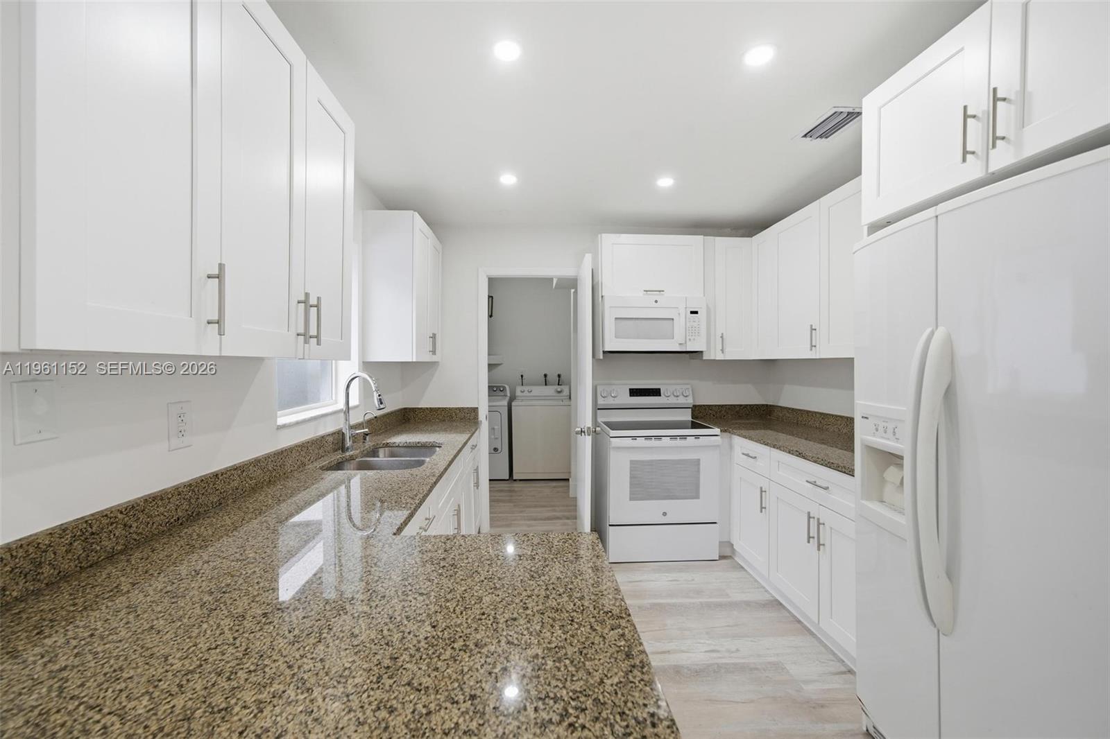 TWIN ROSE CONDO III 10/3 - Residential Lease