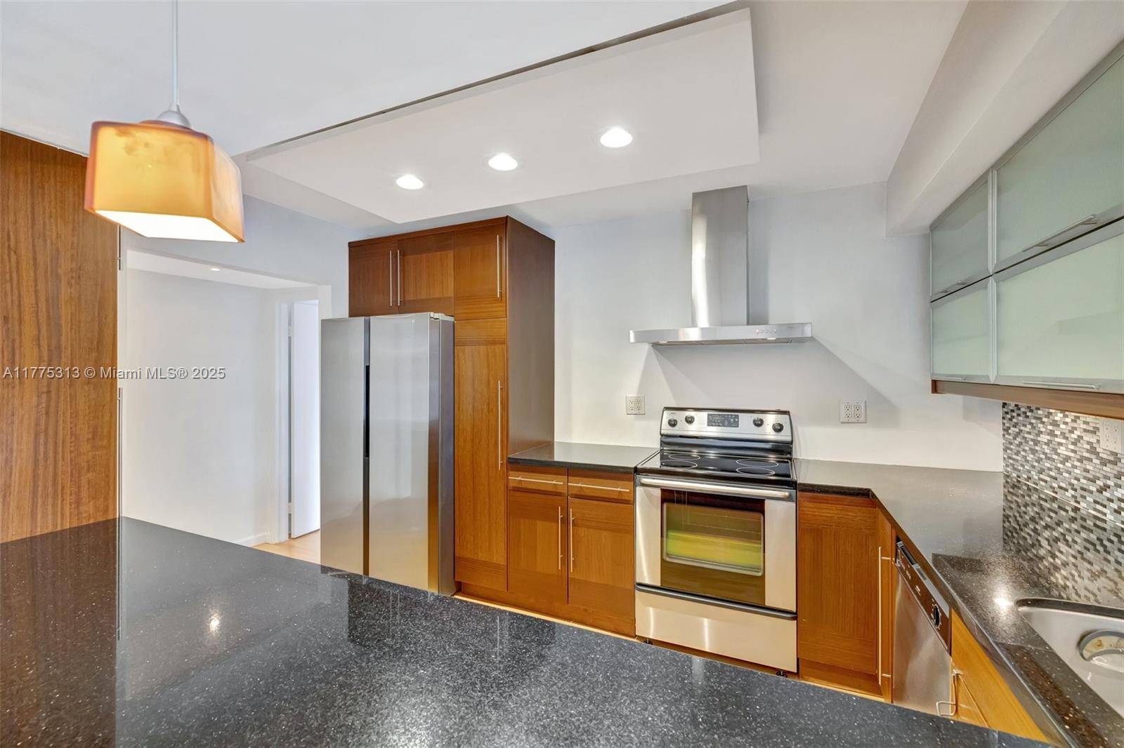 OCEANVIEW PARK CONDO - Residential Lease