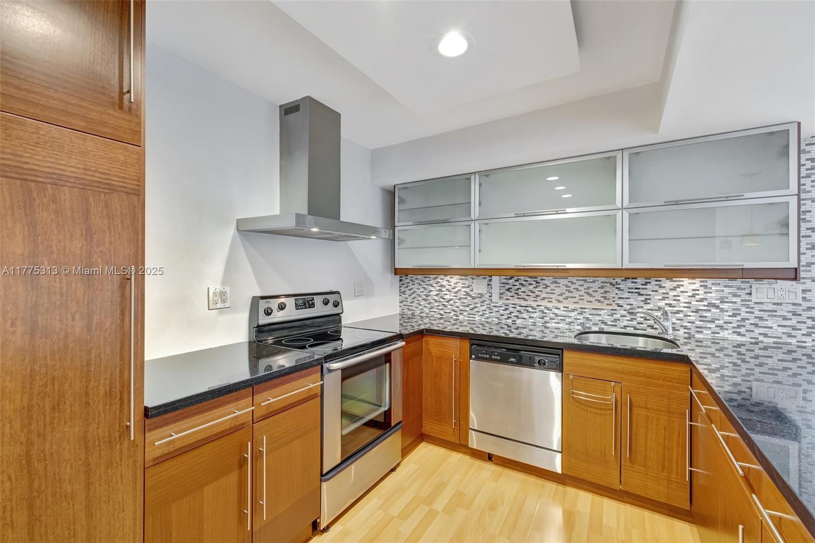 OCEANVIEW PARK CONDO - Residential Lease