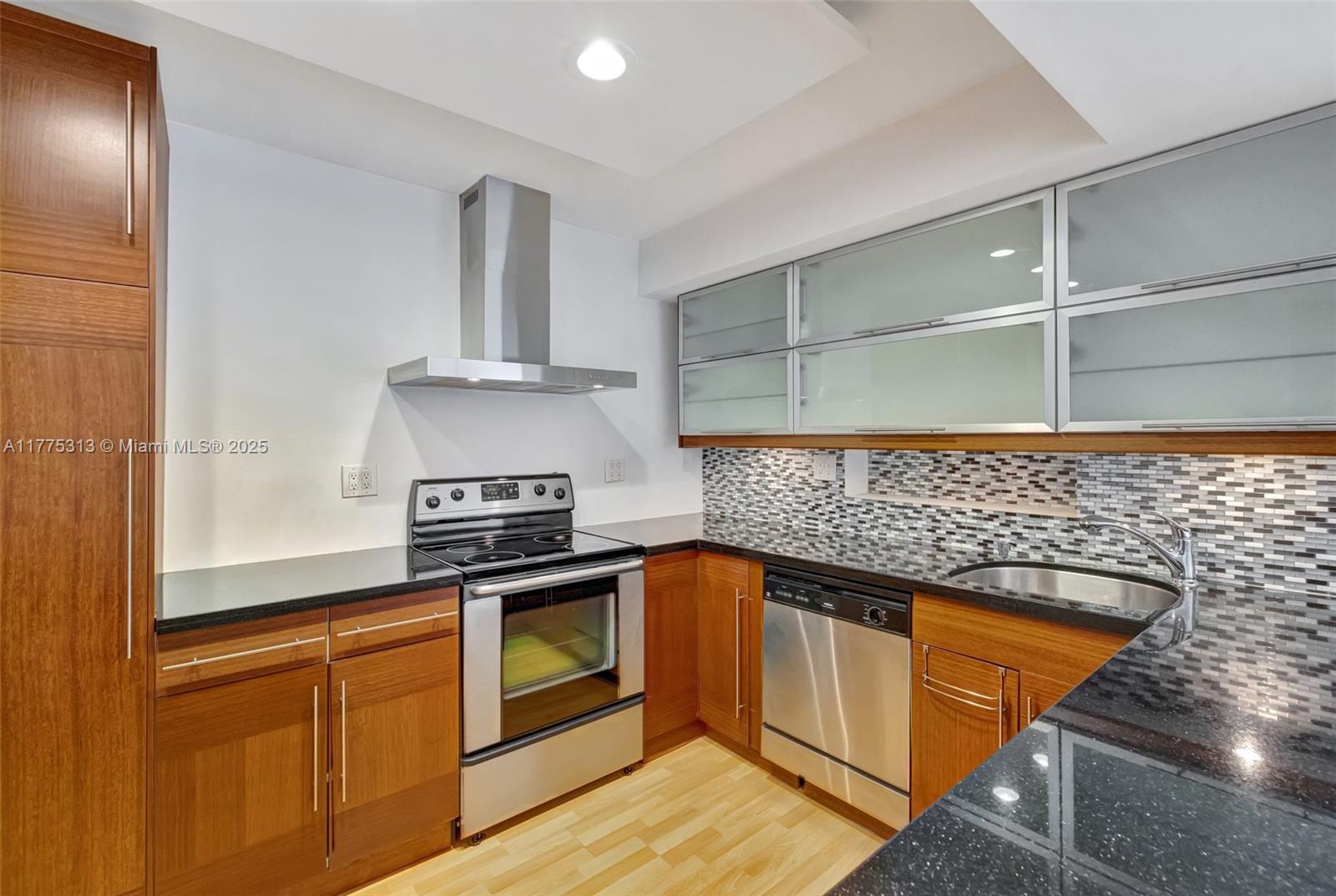 OCEANVIEW PARK CONDO - Residential Lease