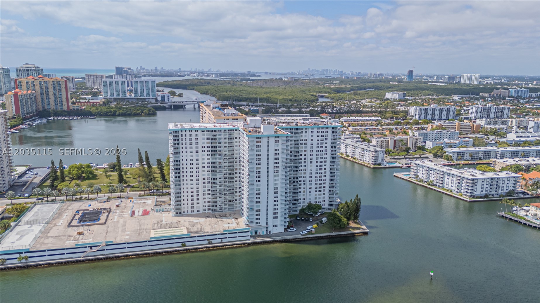 Winston Towers 500 - Residential