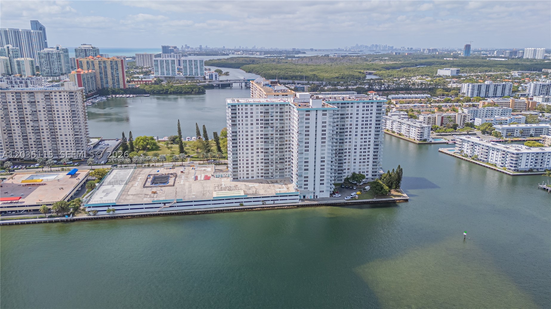 Winston Towers 500 - Residential