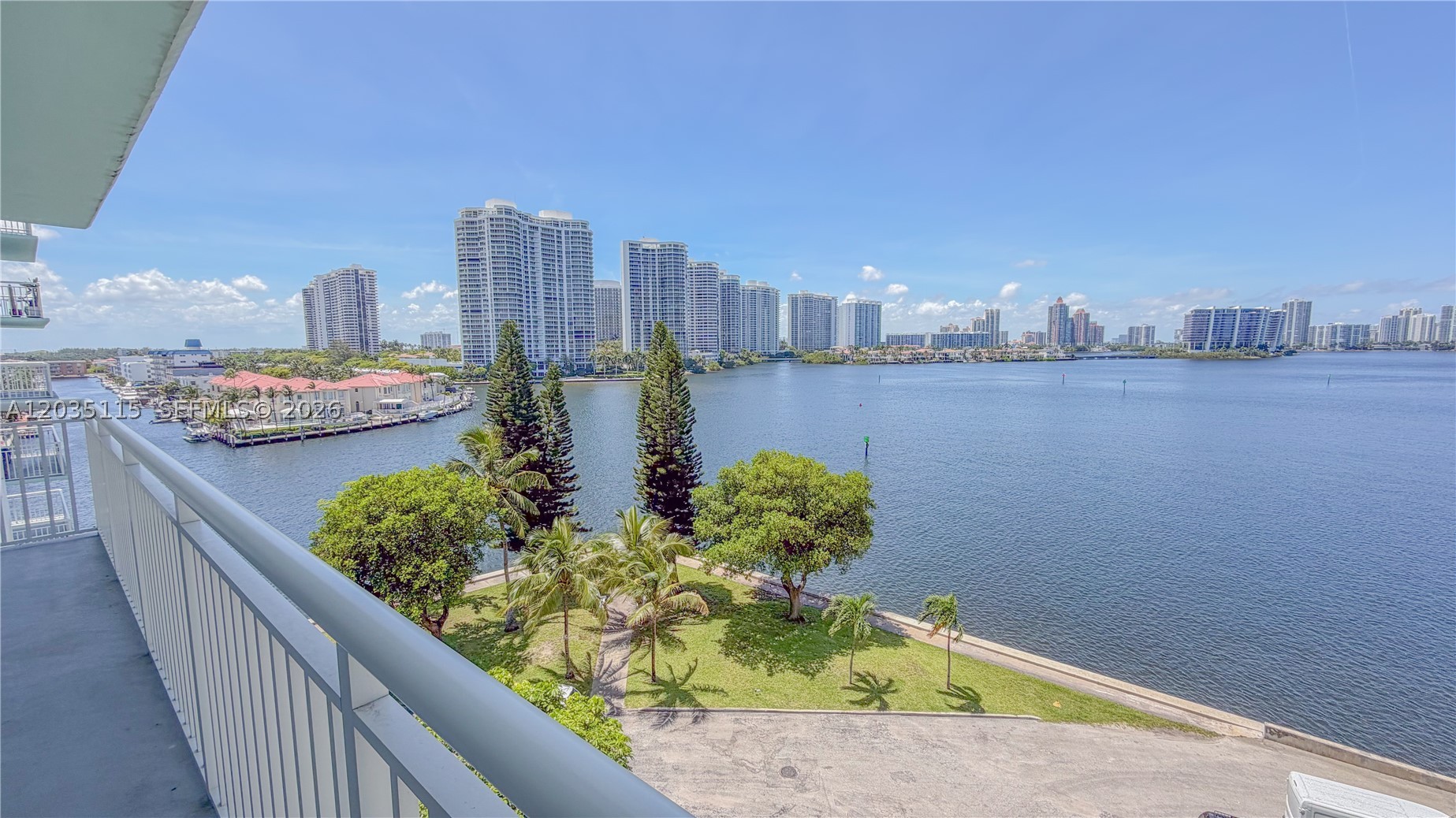 Winston Towers 500 - Residential