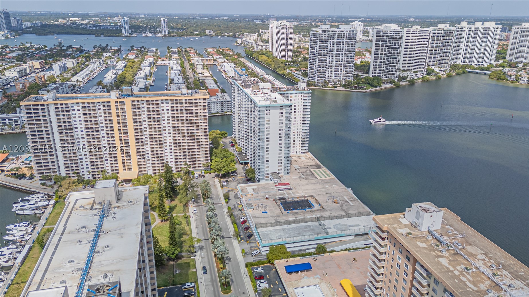 Winston Towers 500 - Residential