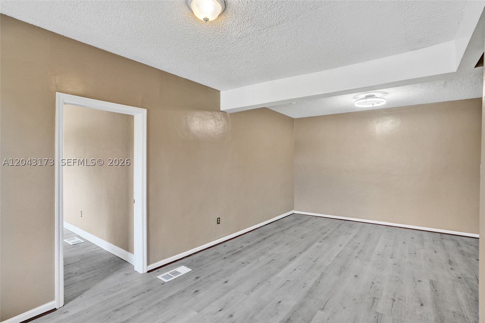 ARCH CREEKS ESTATES - Residential Income