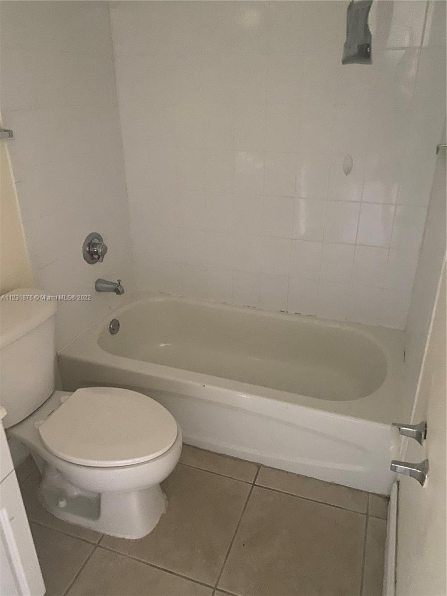DORAL GARDENS II CONDO - Residential Lease