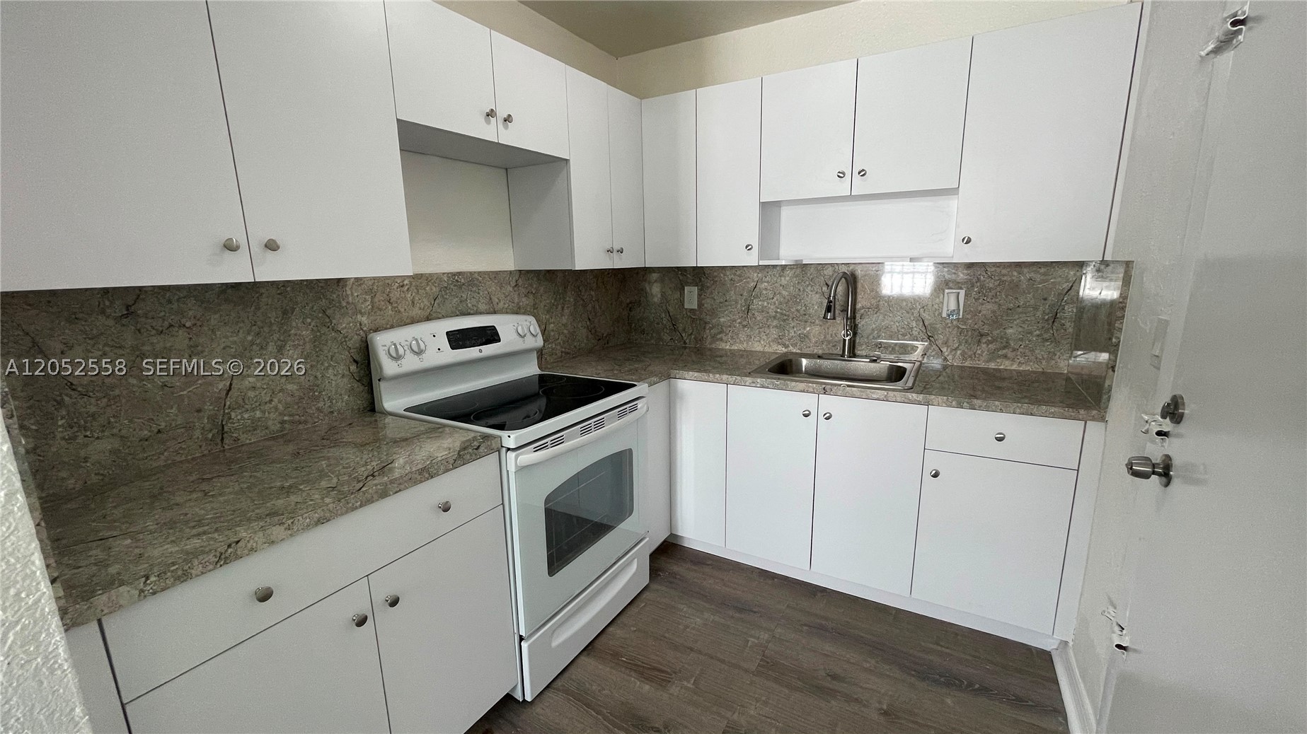 SEVENTH AVE PARK - Residential Lease
