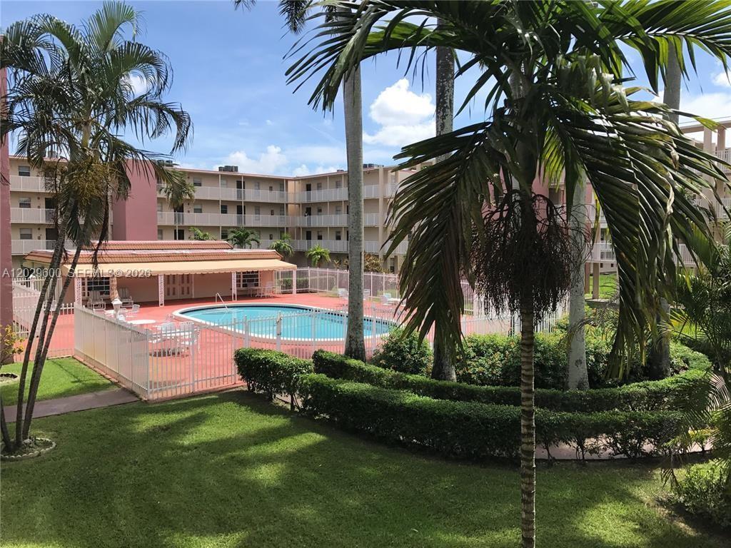 BROOKFIELD SQUARE CONDO - Residential