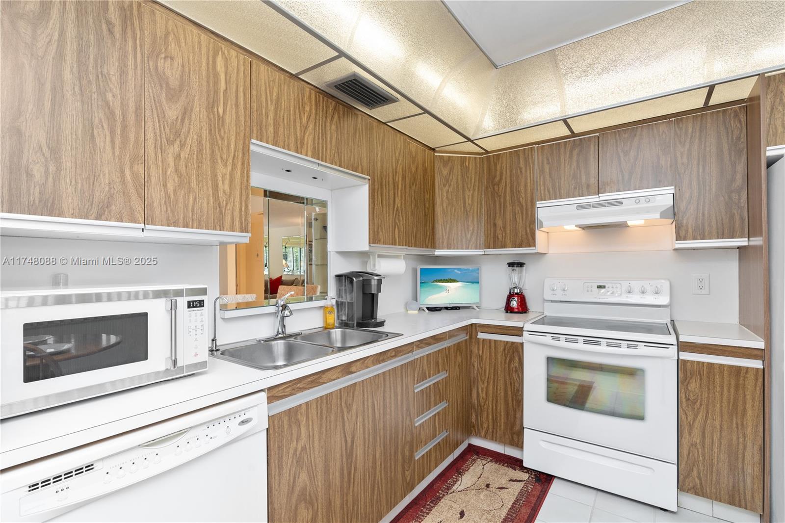 LUCAYA VILLAGE 2-B CONDO - Residential