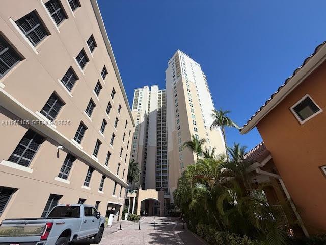 AVENTURA MARINA CONDO NUM - Residential