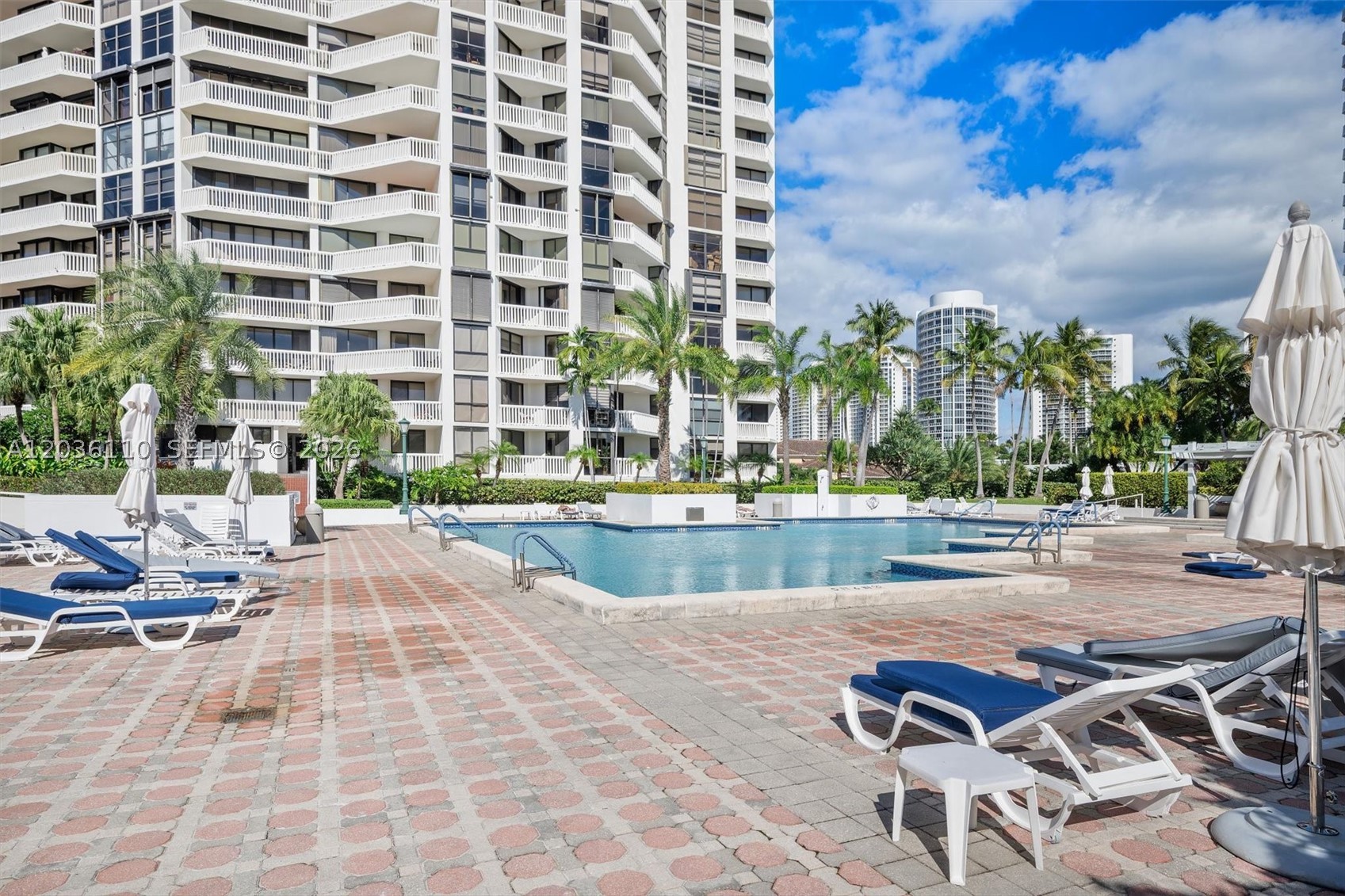 1000 ISL BLVD WILLIAMS IS - Residential