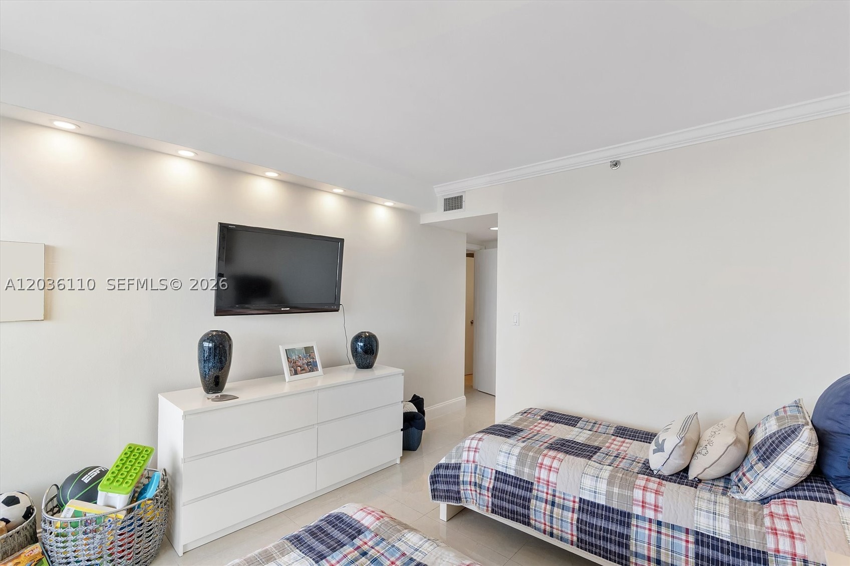 1000 ISL BLVD WILLIAMS IS - Residential