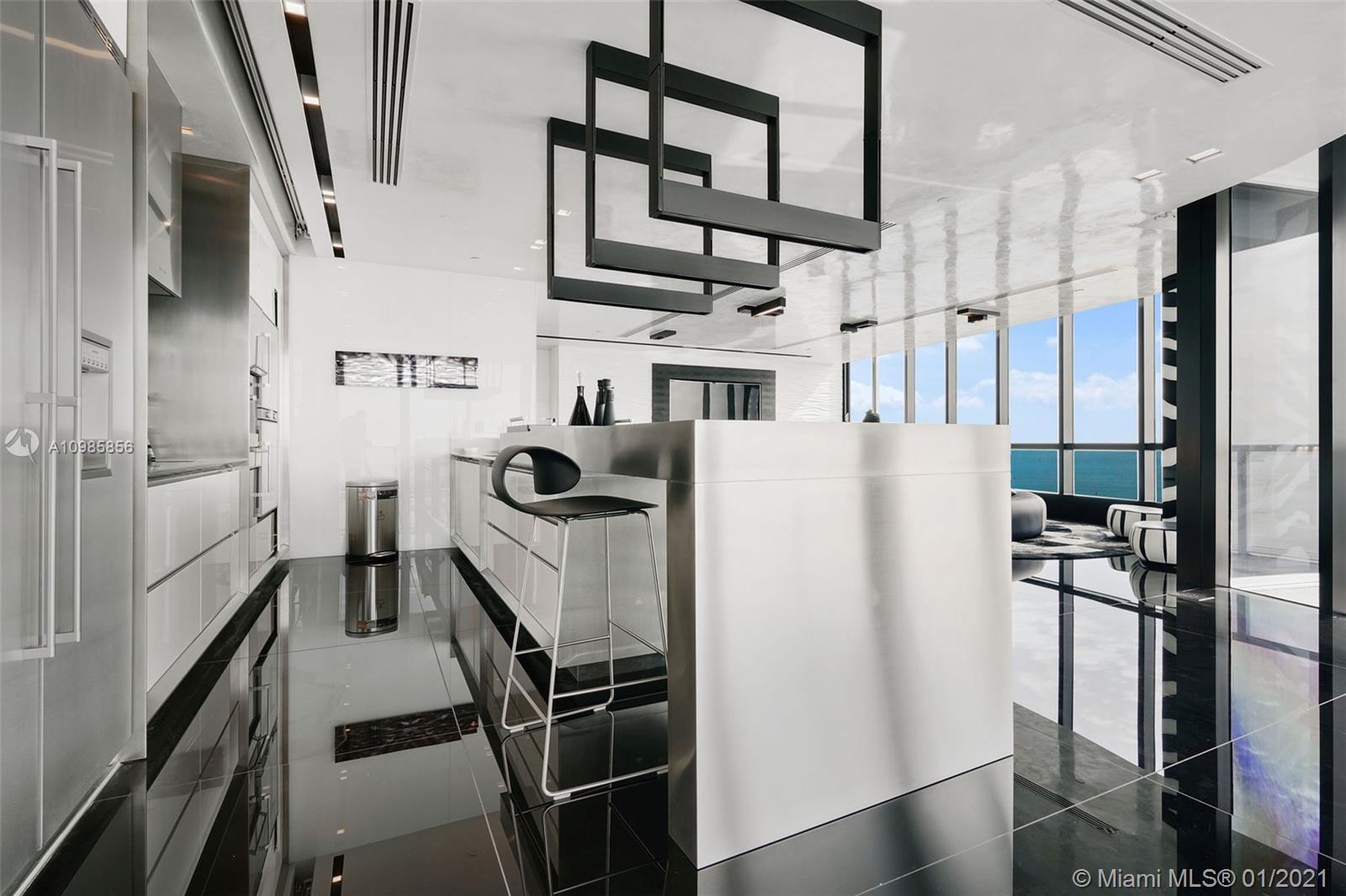 CONTINUUM ON SOUTH BEACH - Residential