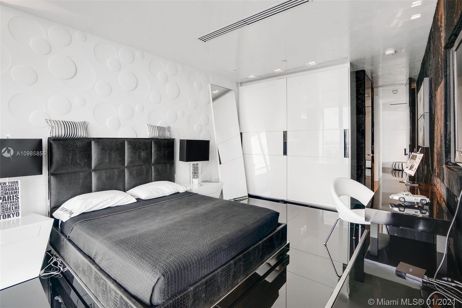 CONTINUUM ON SOUTH BEACH - Residential