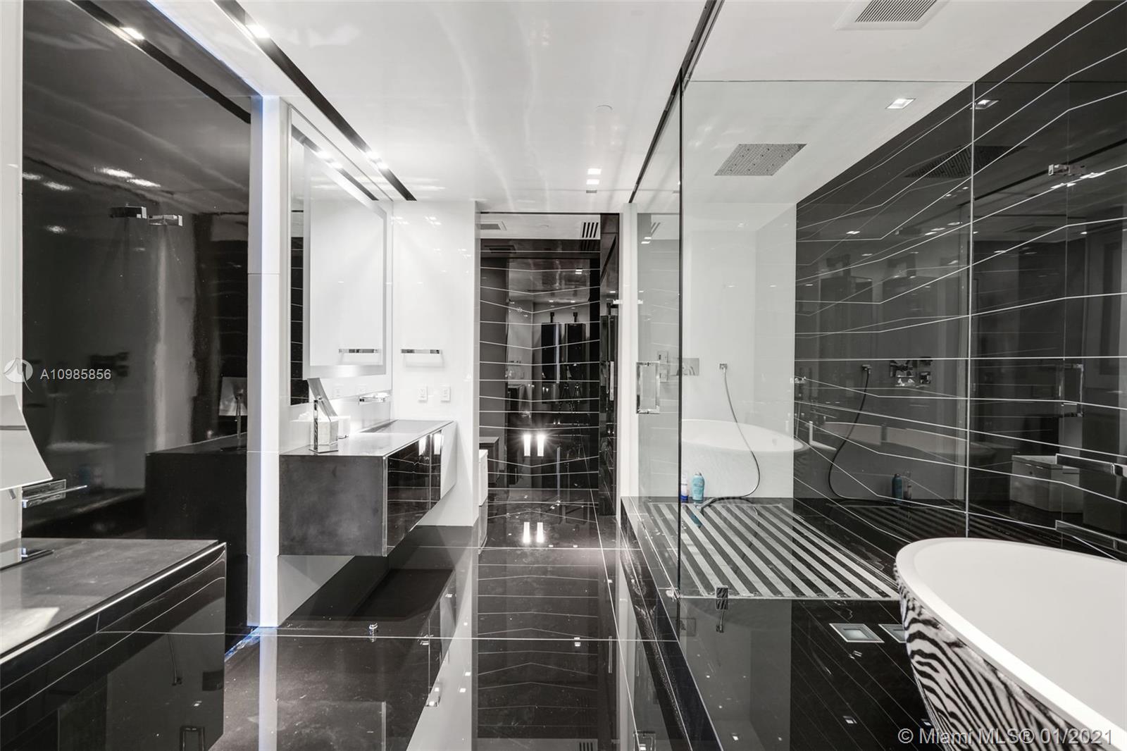 CONTINUUM ON SOUTH BEACH - Residential