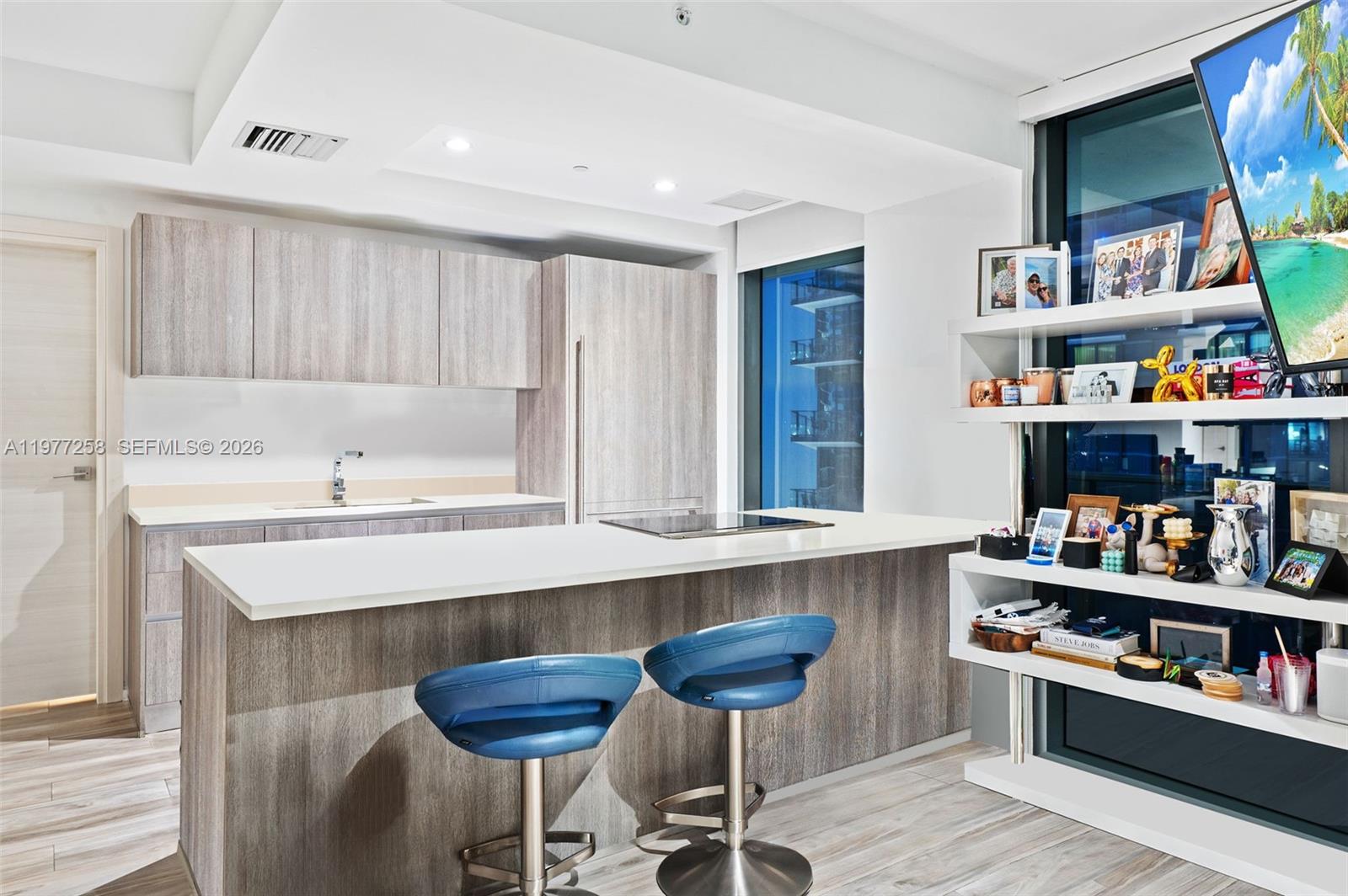 801 SMA RESIDENCES CONDO - Residential