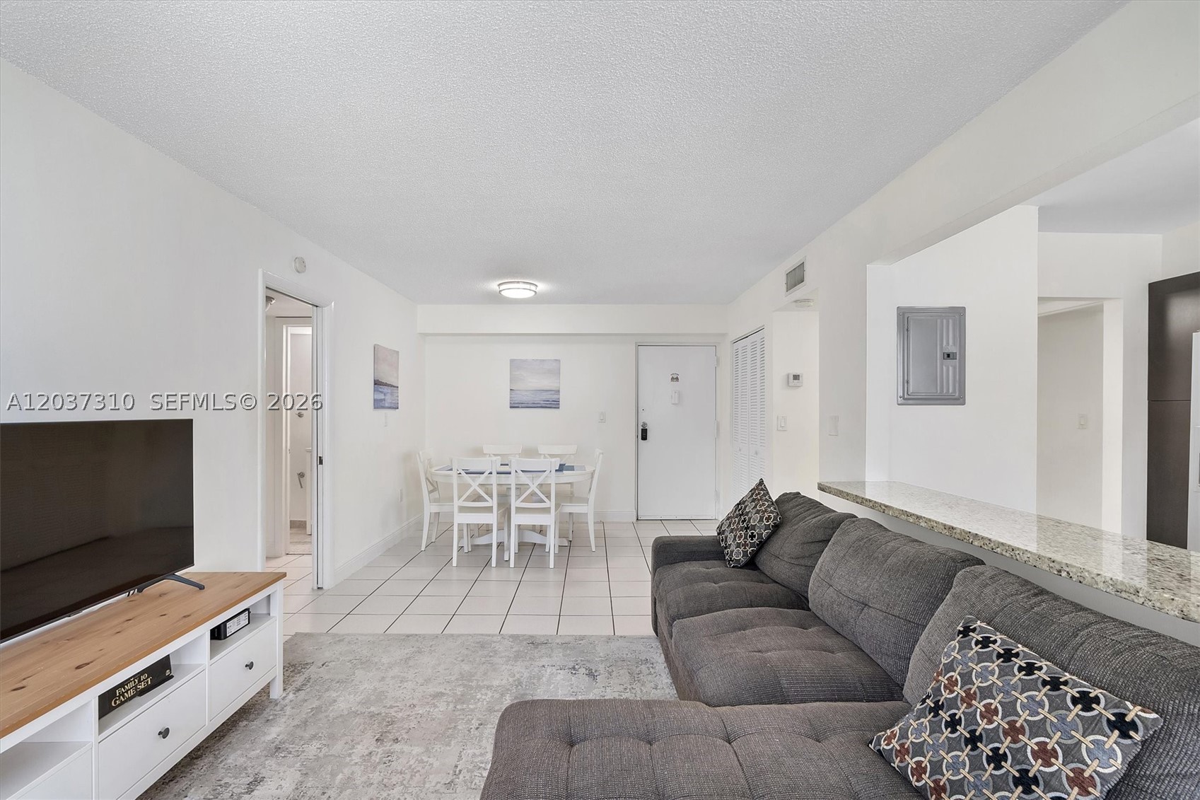 CARIBBEAN BREEZE CONDO - Residential Lease