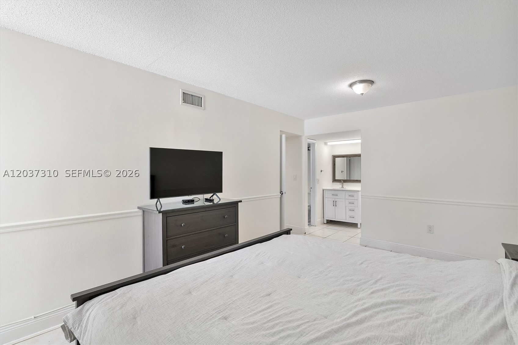 CARIBBEAN BREEZE CONDO - Residential Lease