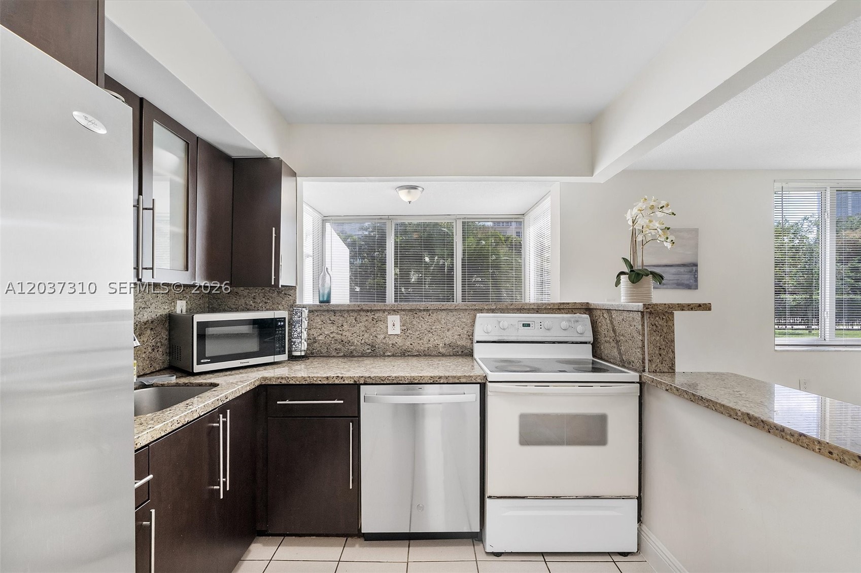 CARIBBEAN BREEZE CONDO - Residential Lease