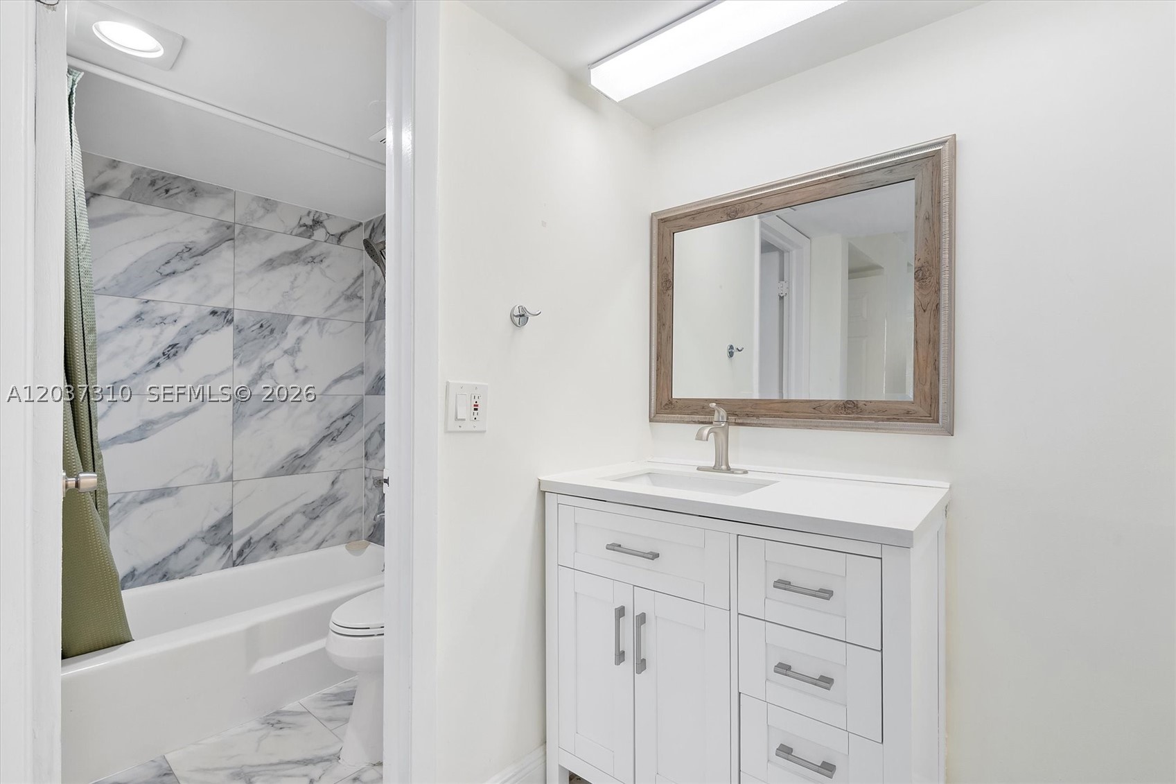 CARIBBEAN BREEZE CONDO - Residential Lease