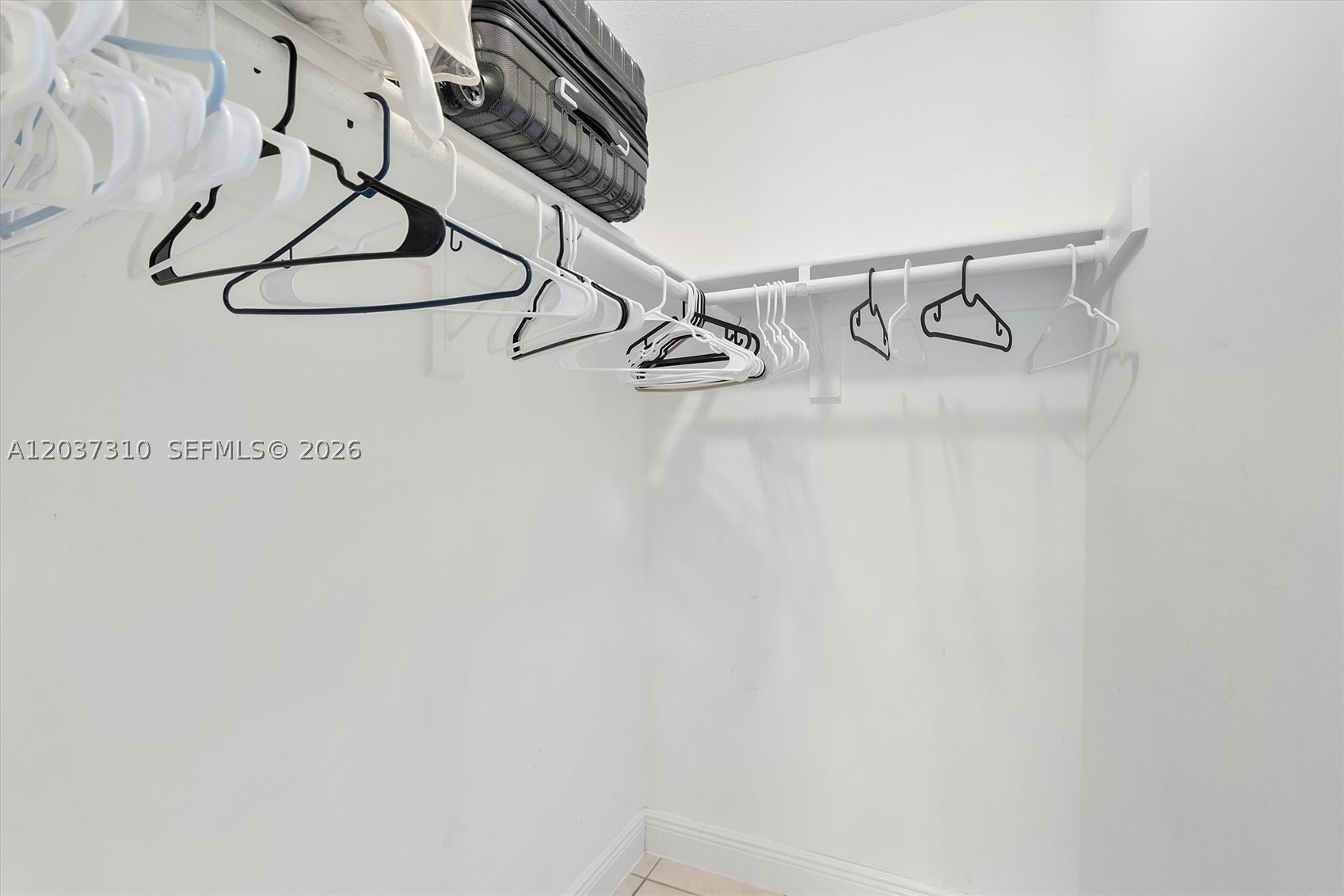 CARIBBEAN BREEZE CONDO - Residential Lease