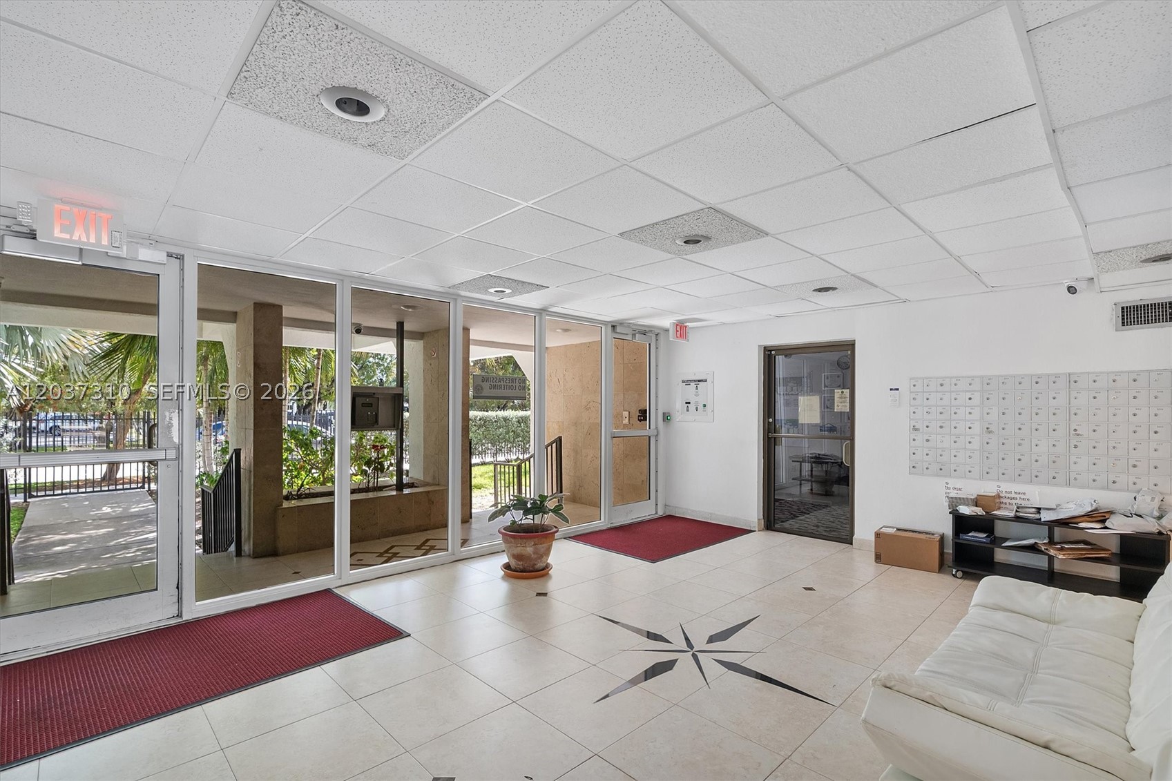 CARIBBEAN BREEZE CONDO - Residential Lease