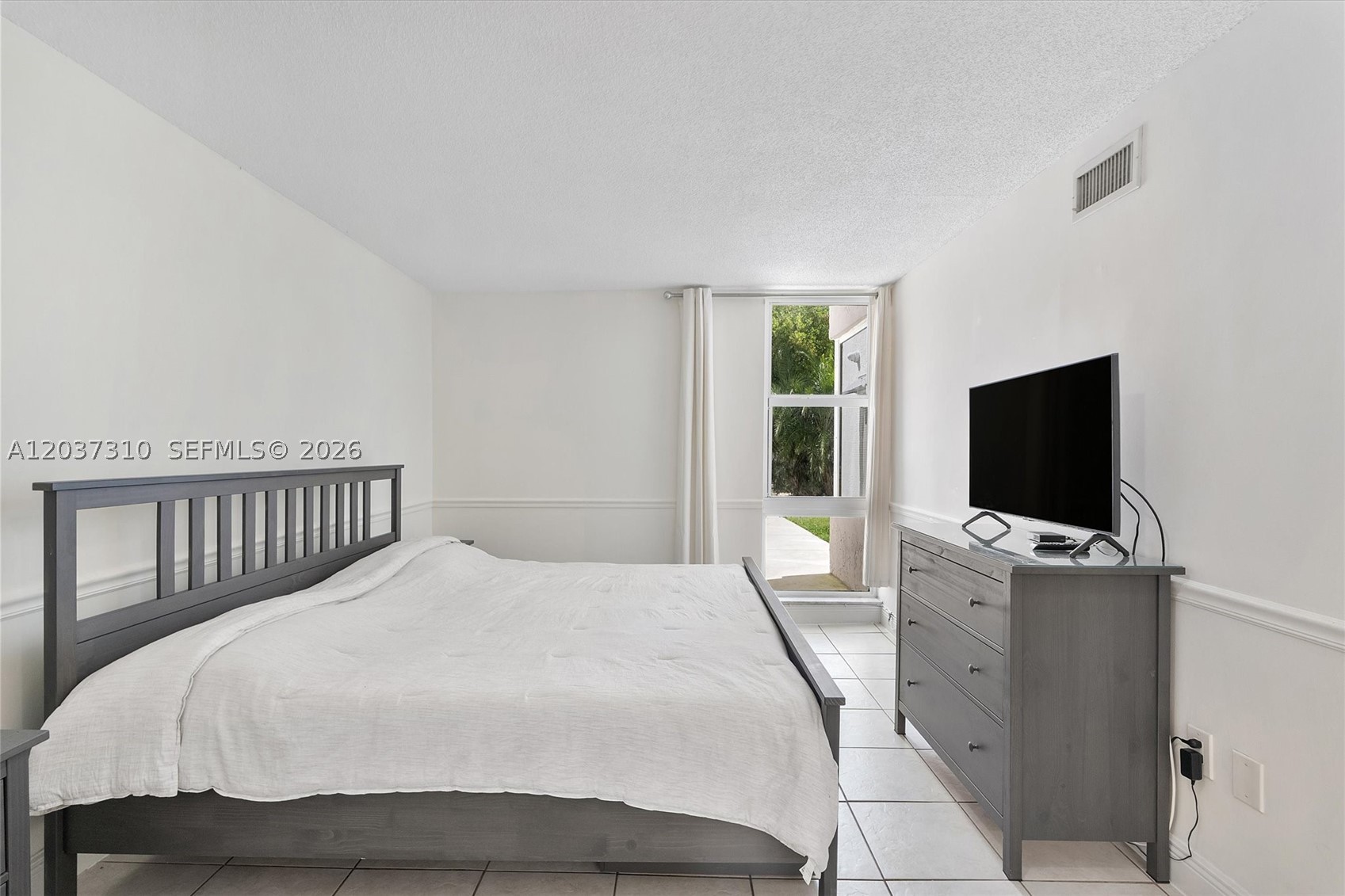 CARIBBEAN BREEZE CONDO - Residential Lease