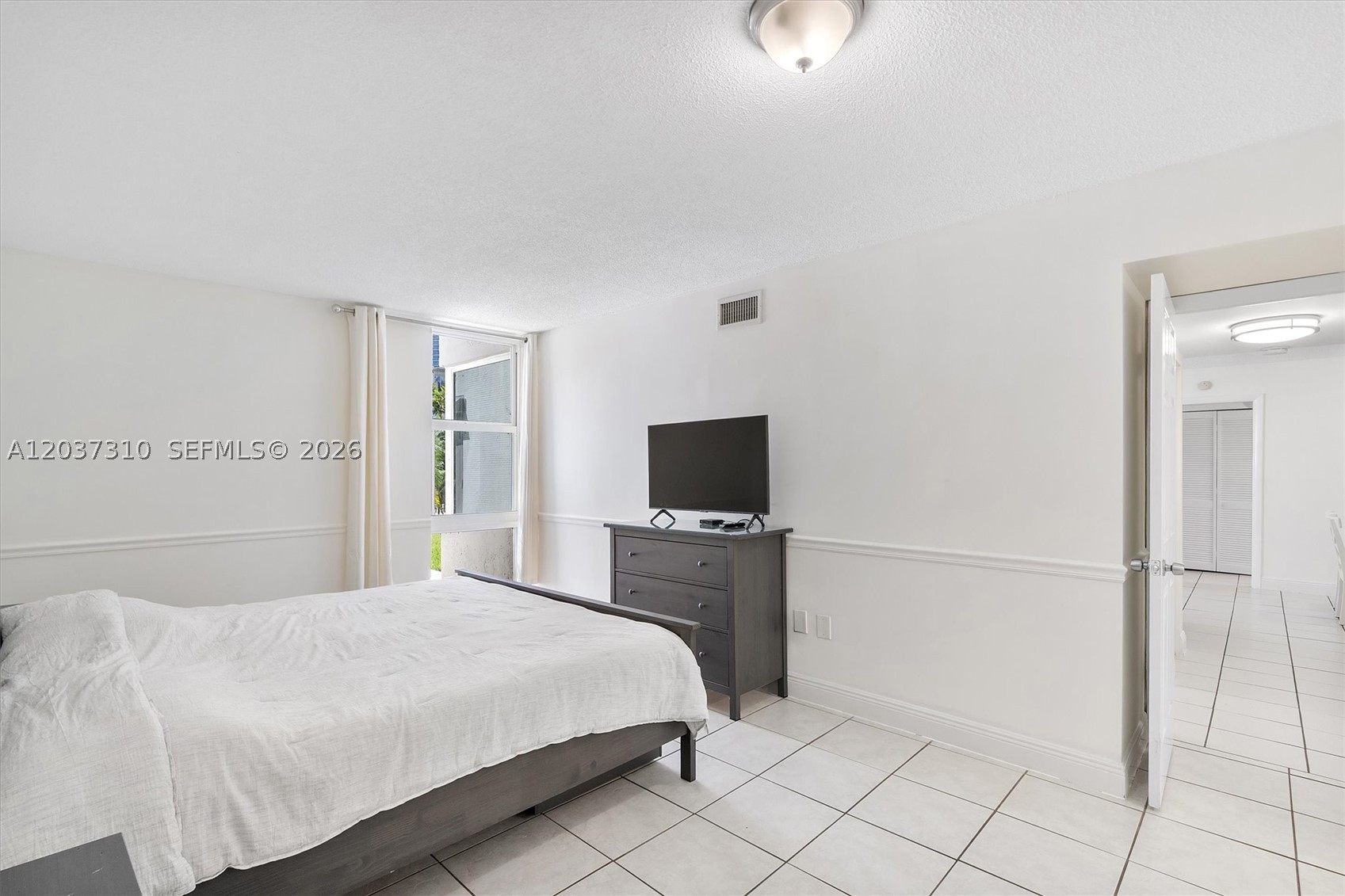 CARIBBEAN BREEZE CONDO - Residential Lease