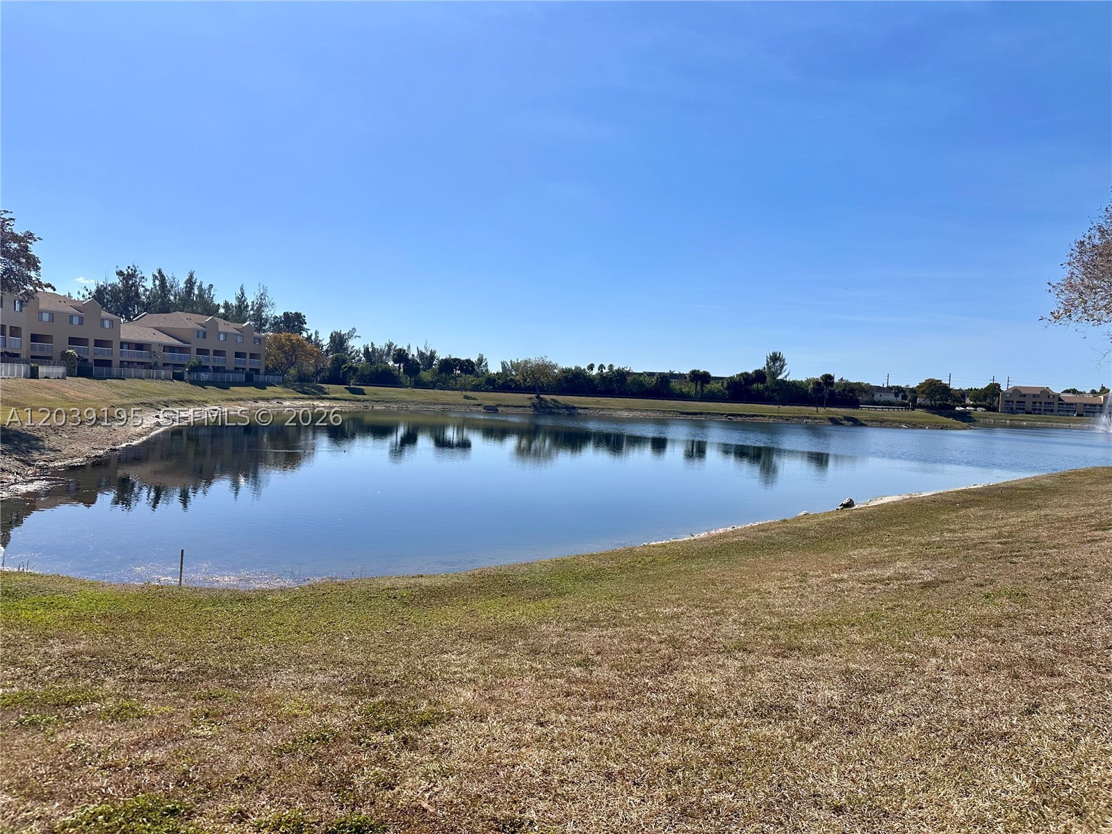 VILLAS AT LAKEVIEW CONDO - Residential Lease