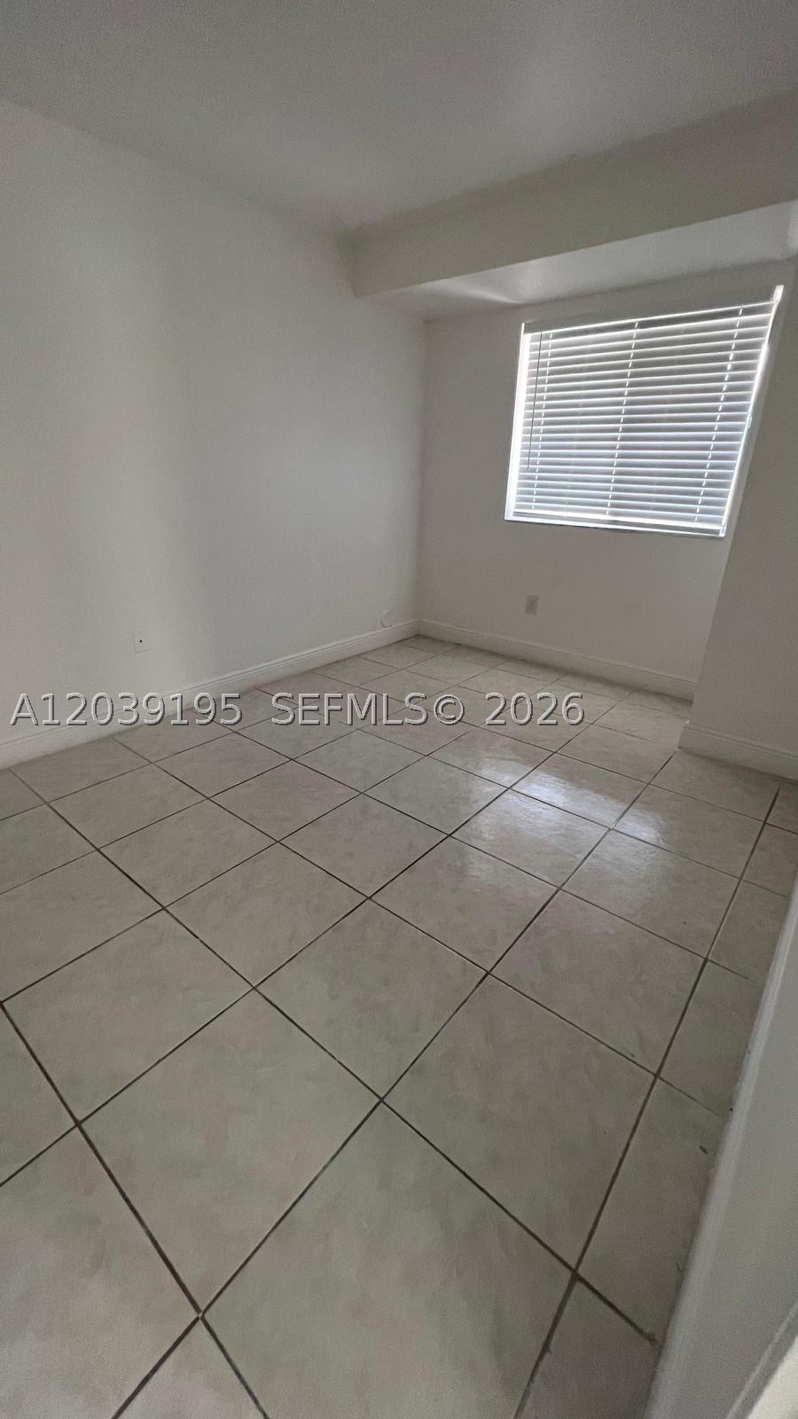 VILLAS AT LAKEVIEW CONDO - Residential Lease