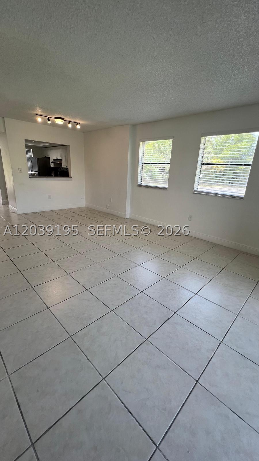 VILLAS AT LAKEVIEW CONDO - Residential Lease