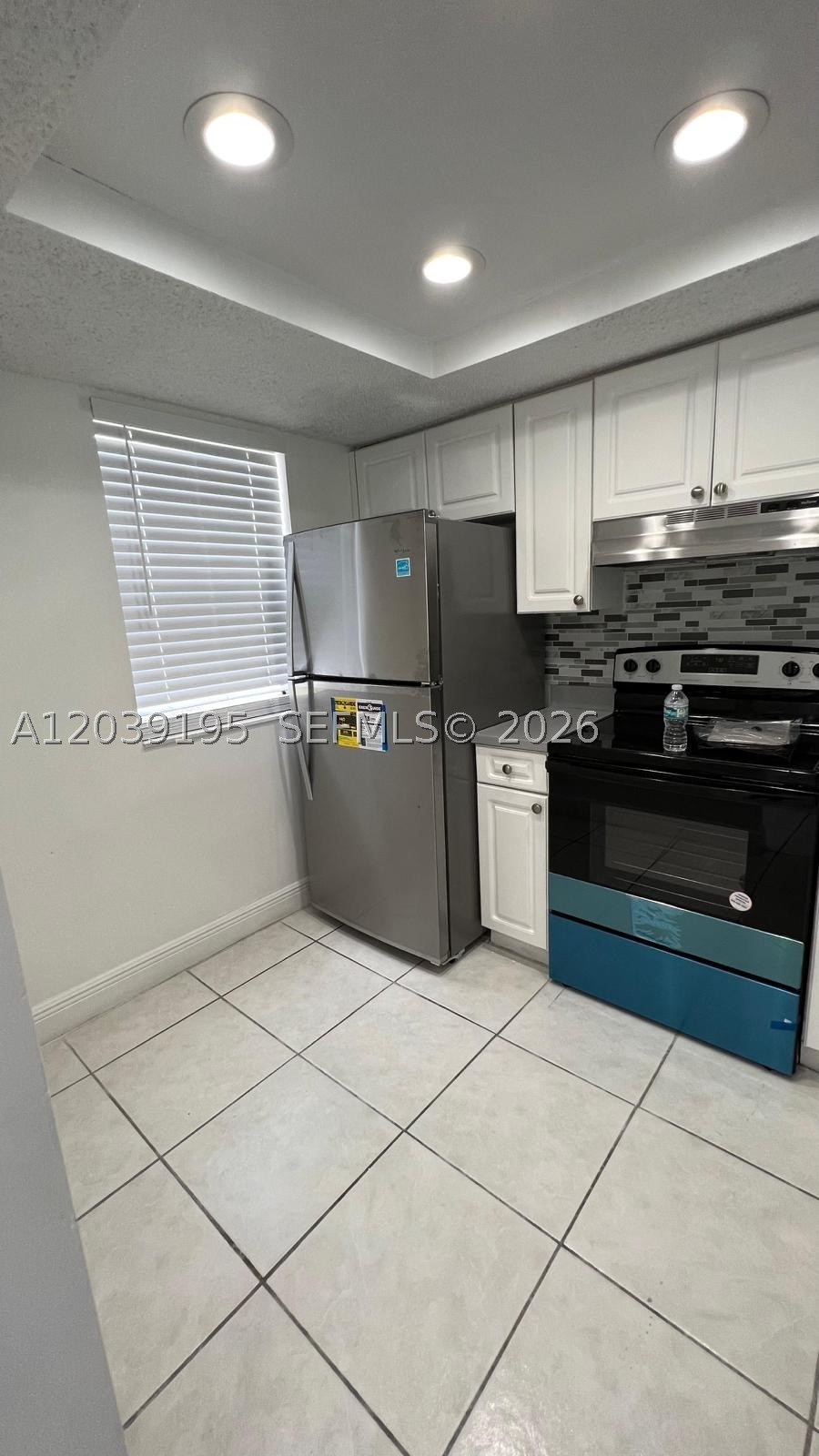 VILLAS AT LAKEVIEW CONDO - Residential Lease
