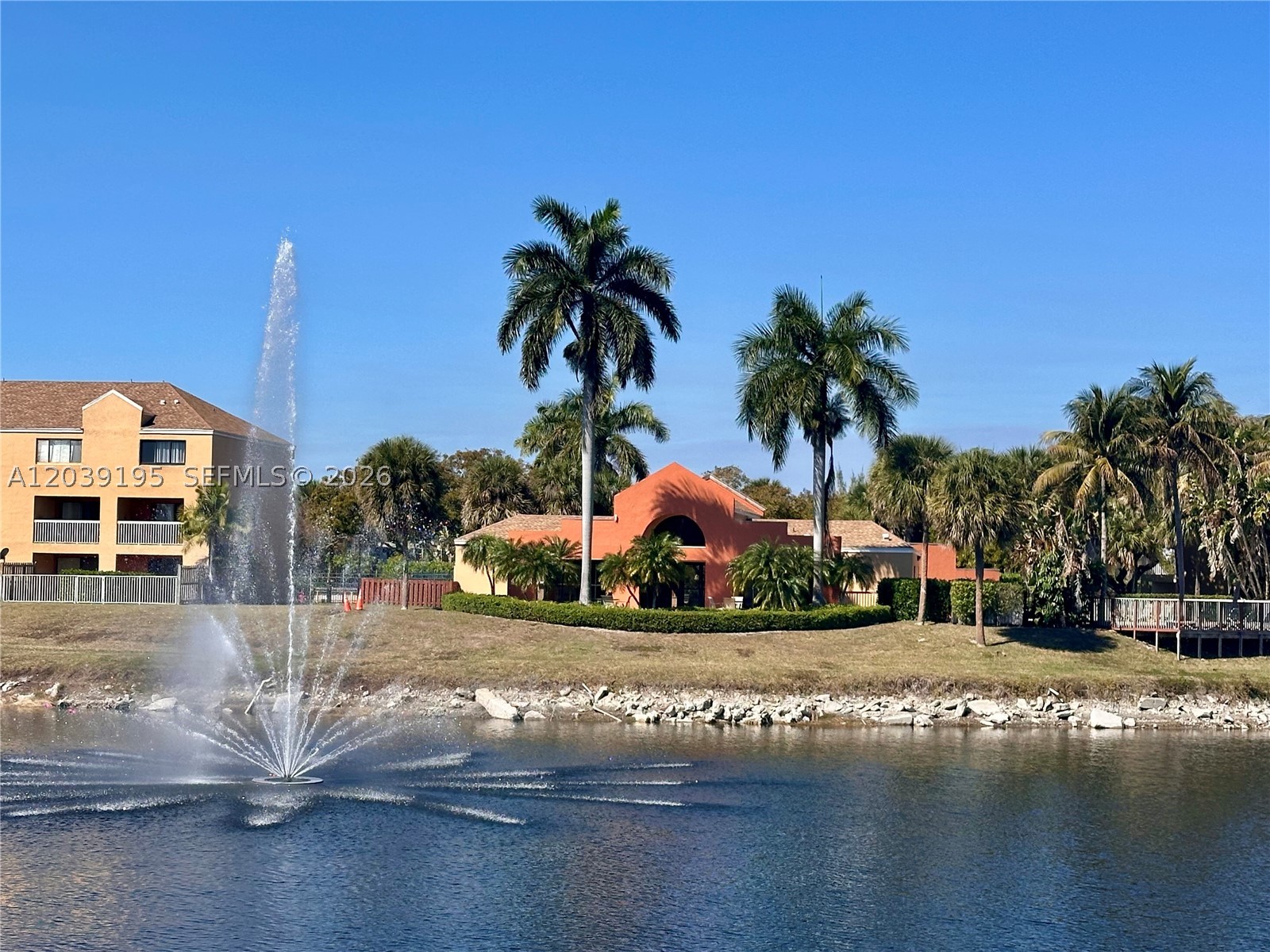 VILLAS AT LAKEVIEW CONDO - Residential Lease