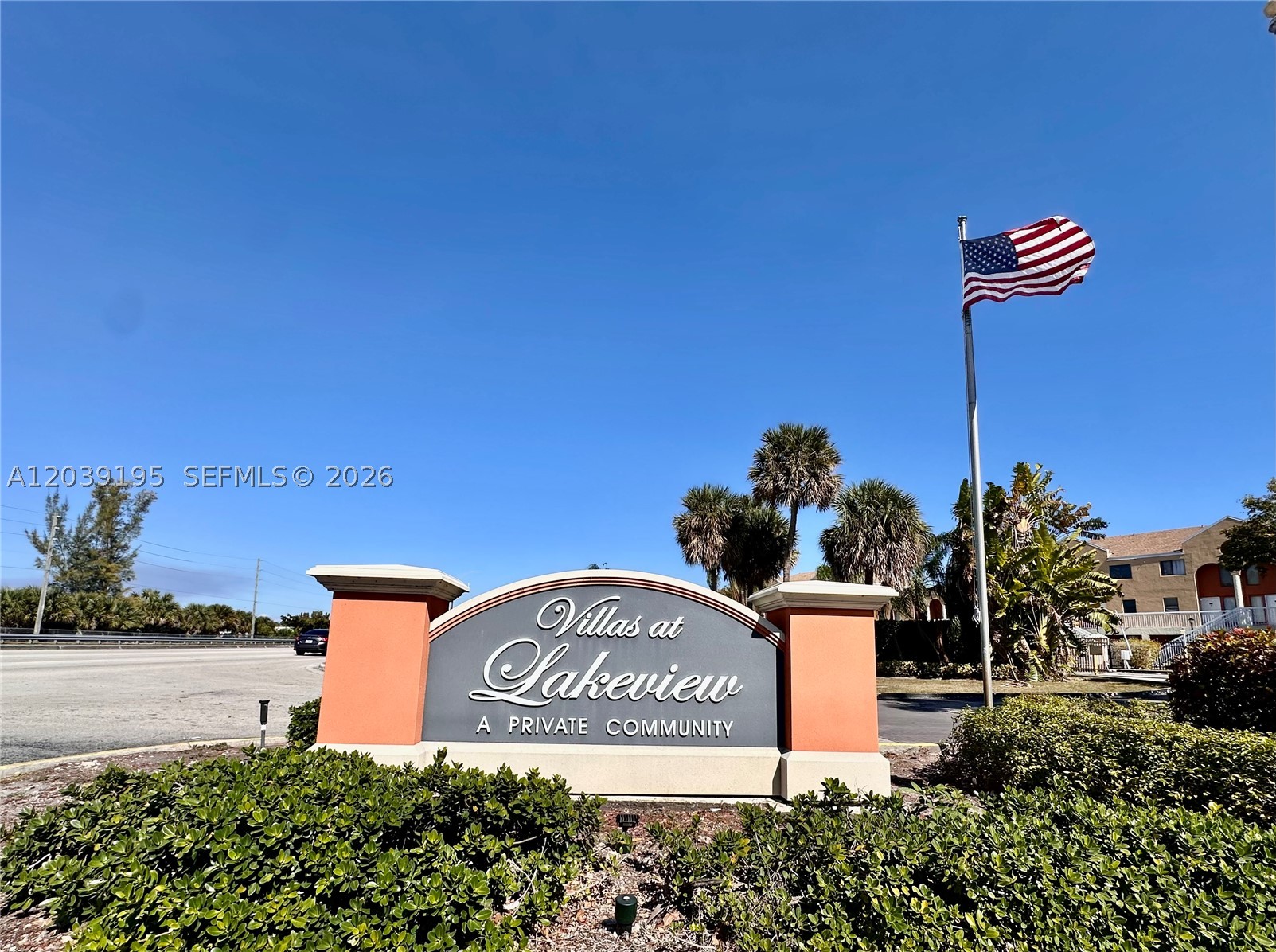 Charming 2 bed 2 bath Lakeview condo in a gated community, This Beautiful maintained unit features a renovated kitchen with stainless steel appliances, in unit washer & dryer and a tranquil lake view from living area. Enjoy this peaceful scenic lake view with plenty natural lights and private outdoor space.