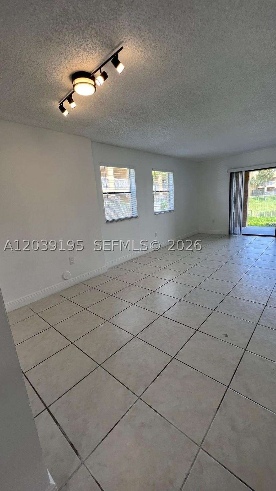 VILLAS AT LAKEVIEW CONDO - Residential Lease
