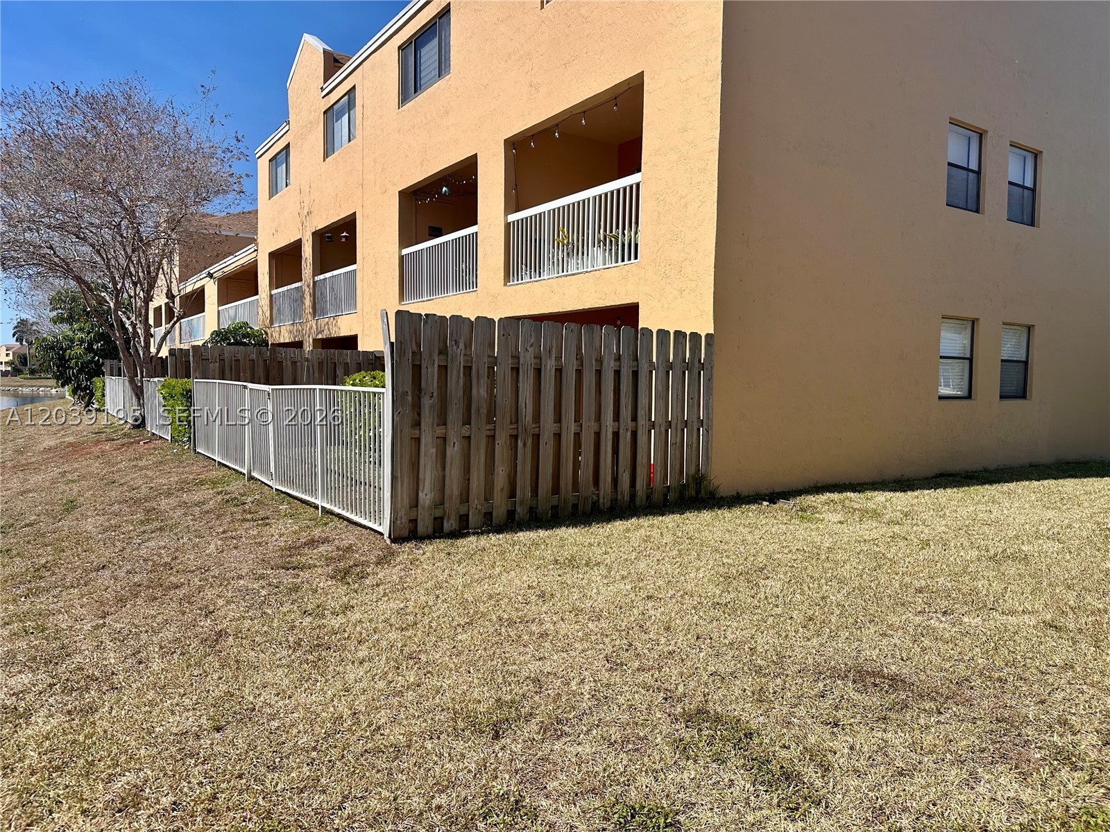 VILLAS AT LAKEVIEW CONDO - Residential Lease