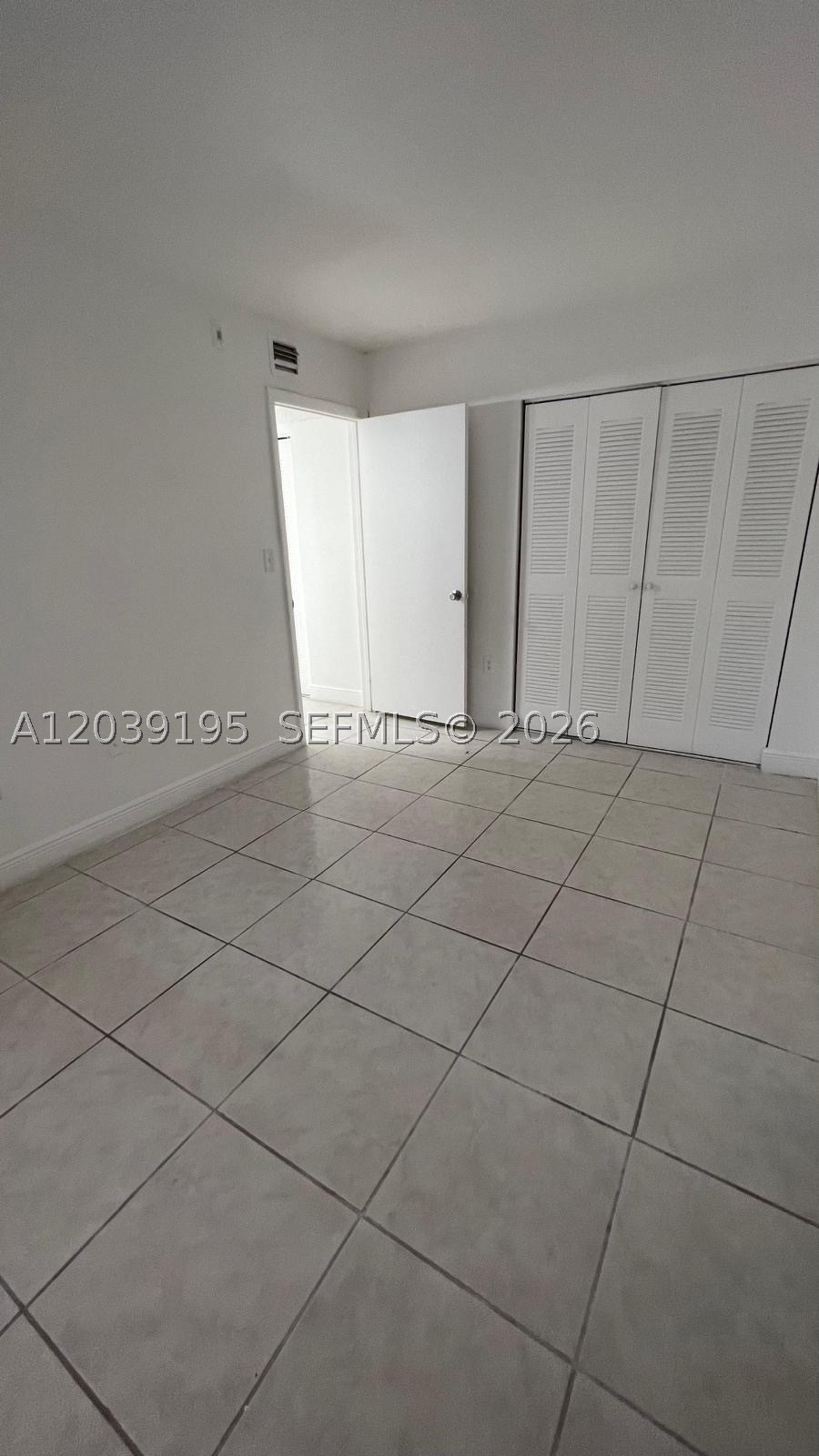 VILLAS AT LAKEVIEW CONDO - Residential Lease