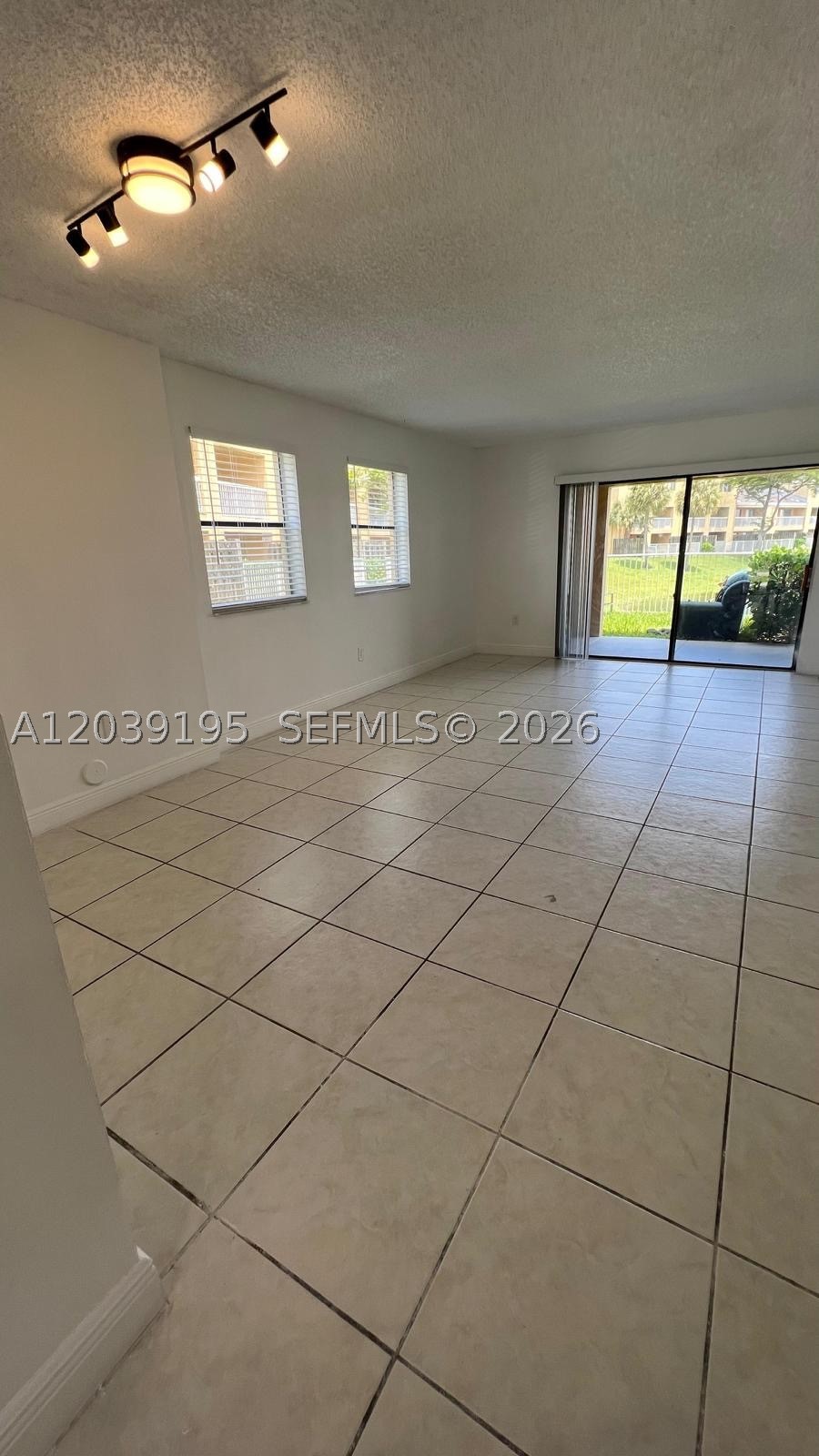 VILLAS AT LAKEVIEW CONDO - Residential Lease