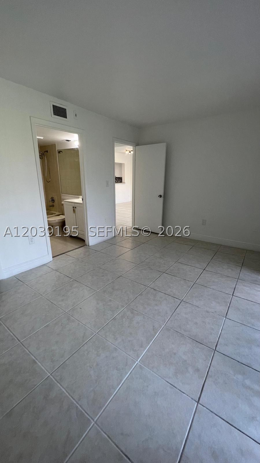 VILLAS AT LAKEVIEW CONDO - Residential Lease