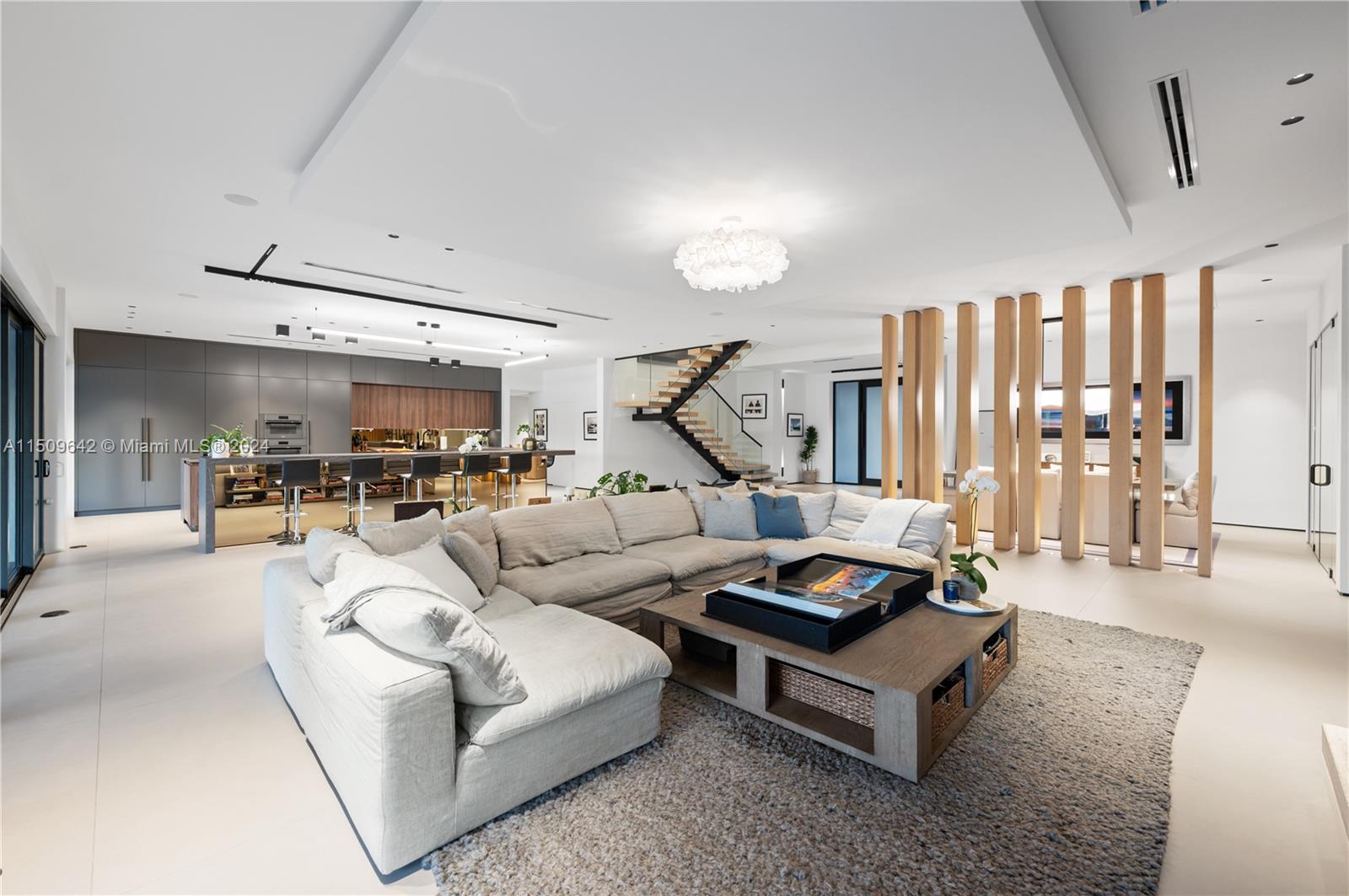 MIAMI LAKES - LOCH LOMOND - Residential